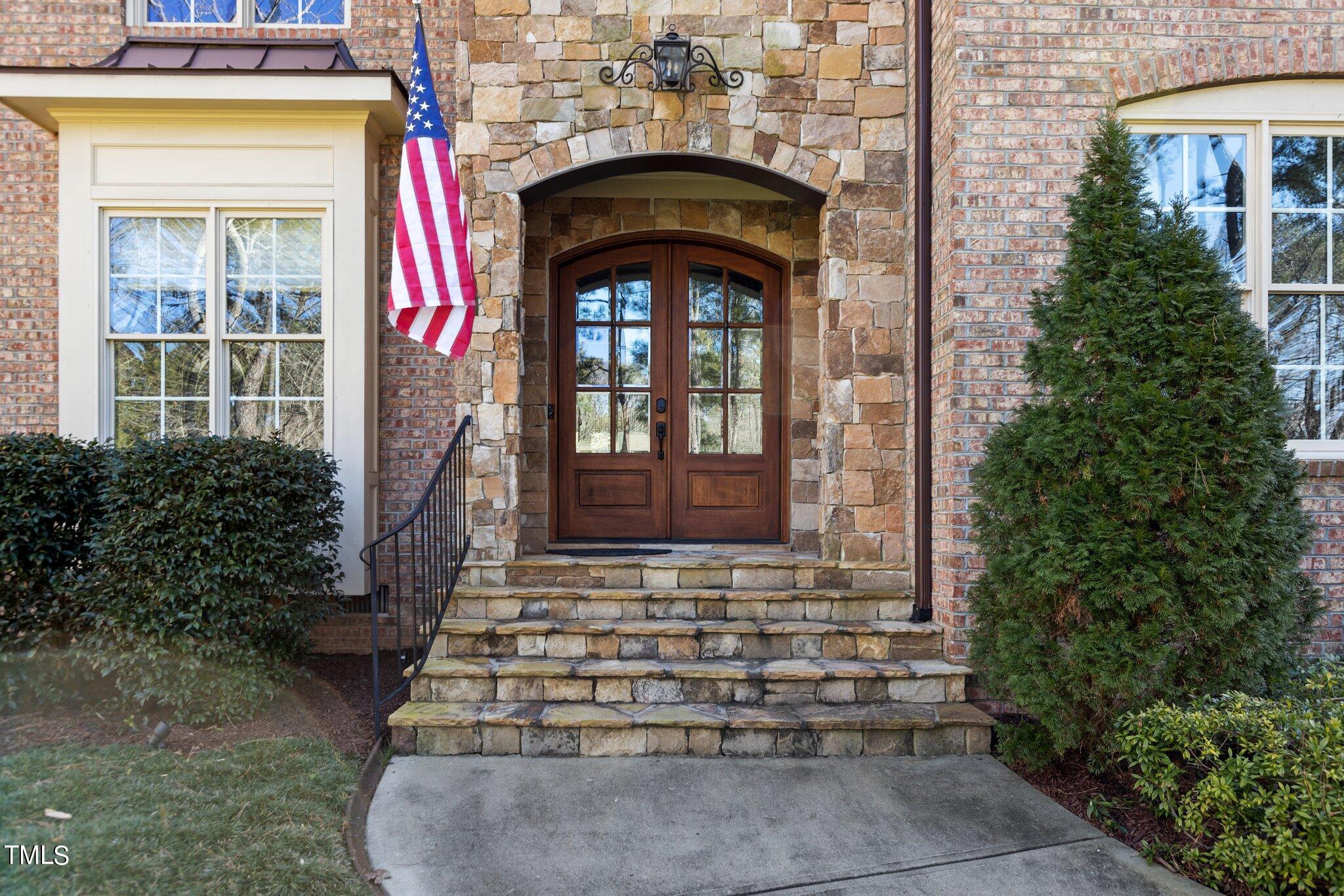 12316 The Gates Drive