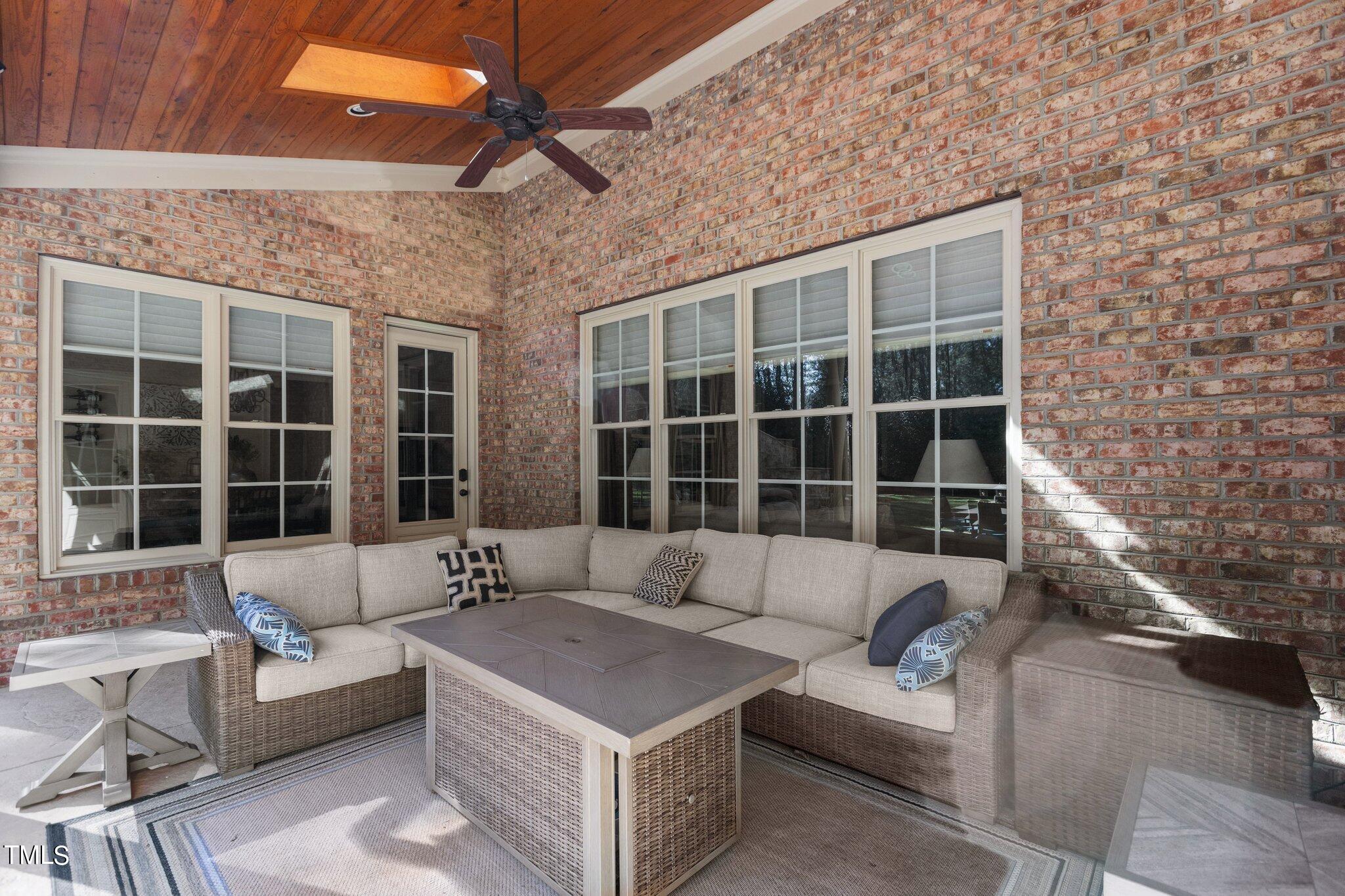 12316 The Gates Drive