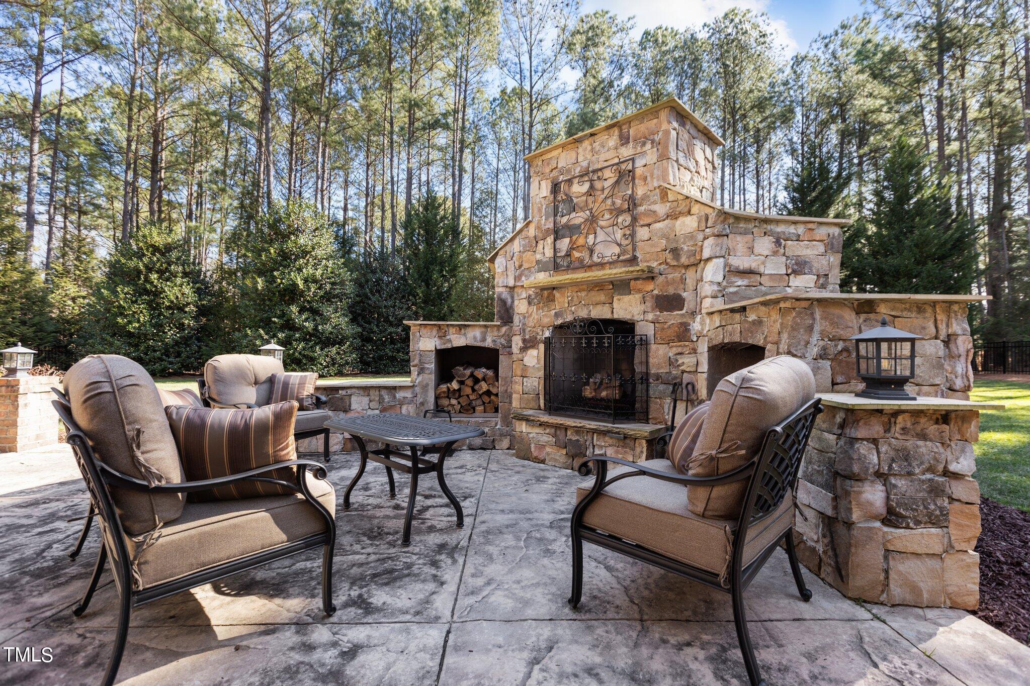 12316 The Gates Drive