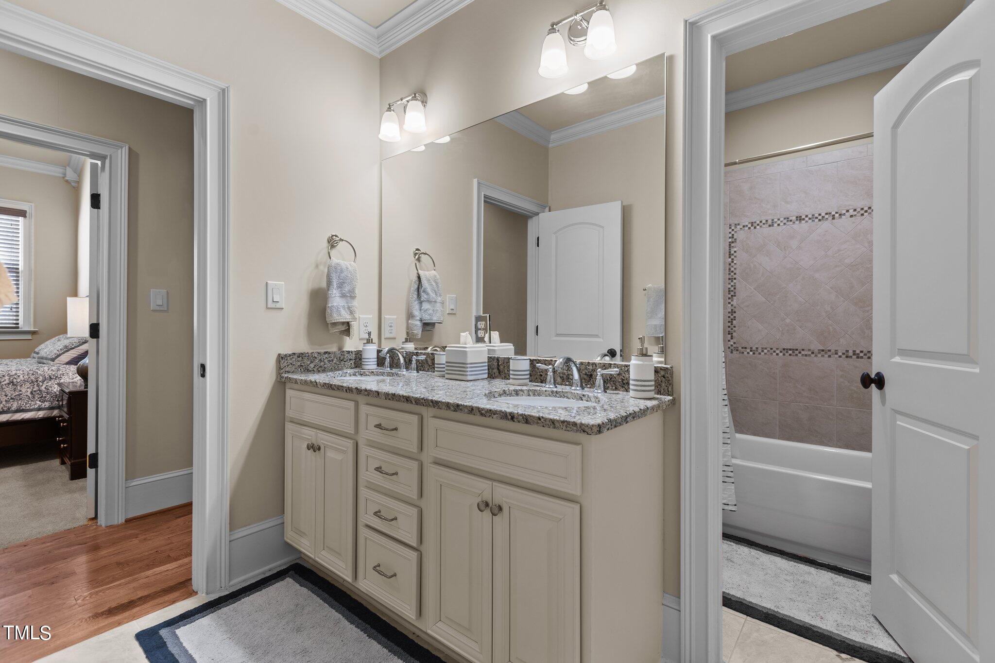 12316 The Gates Drive