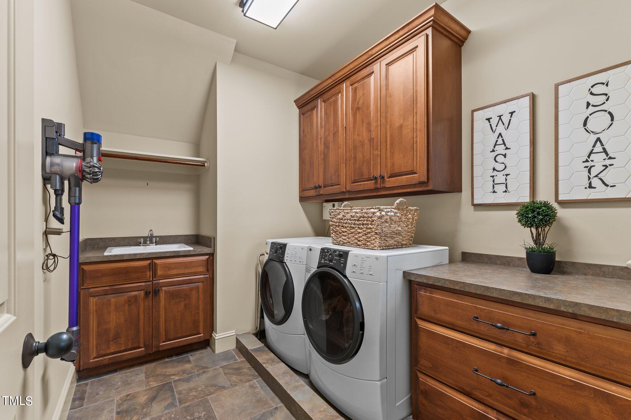 1228 Prairie Pond Circle