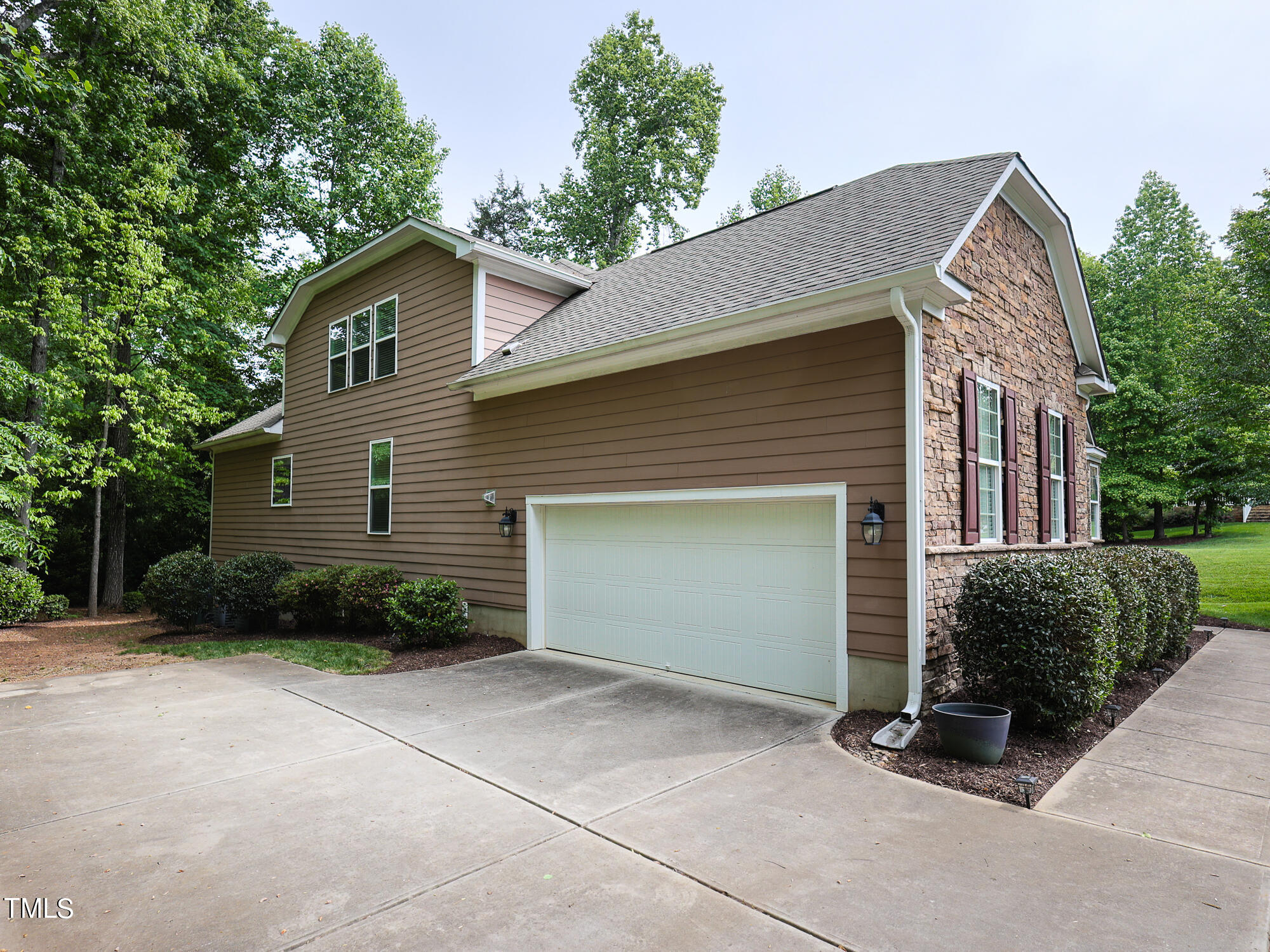 219 W Hatterleigh Avenue