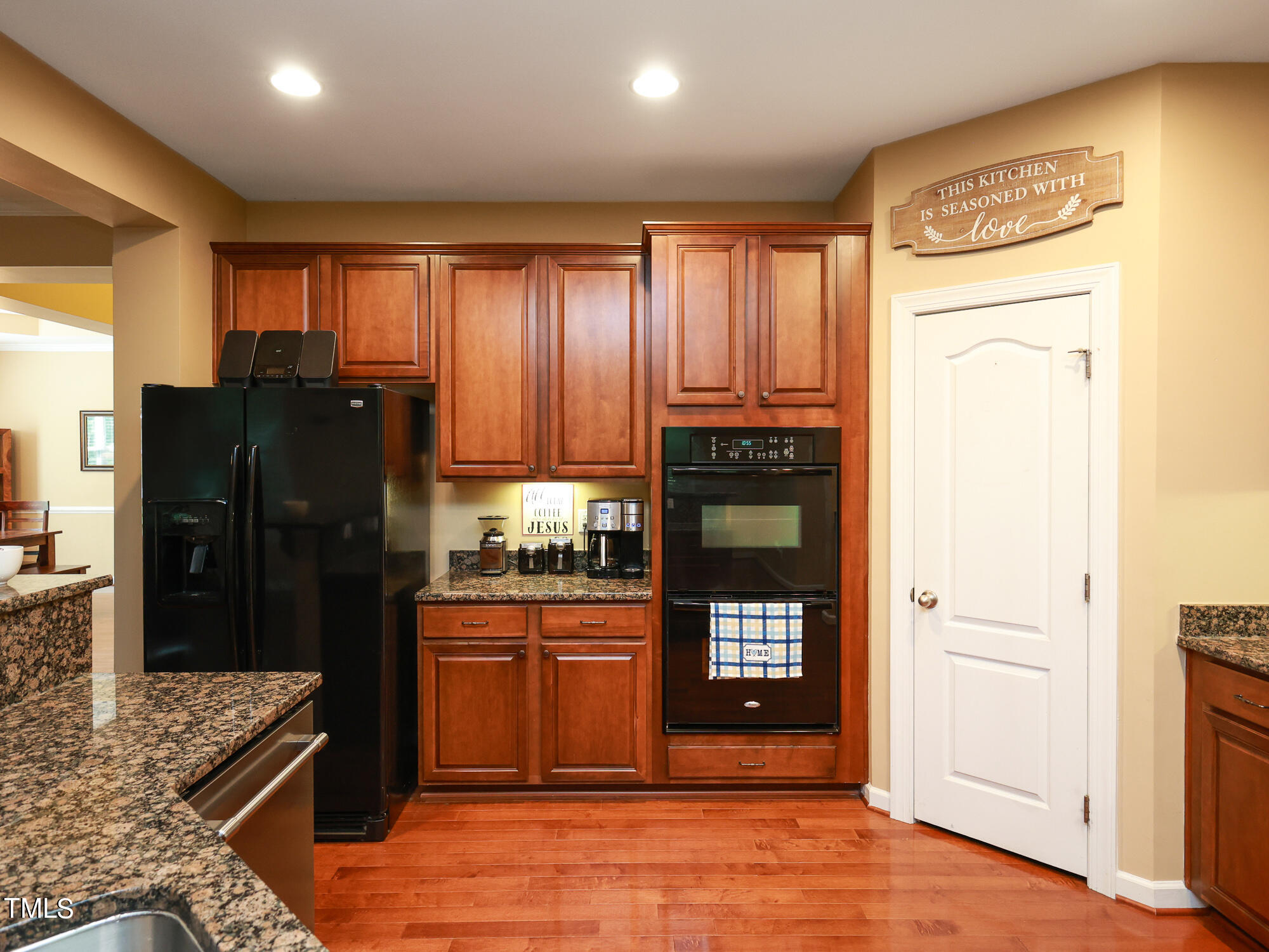 219 W Hatterleigh Avenue