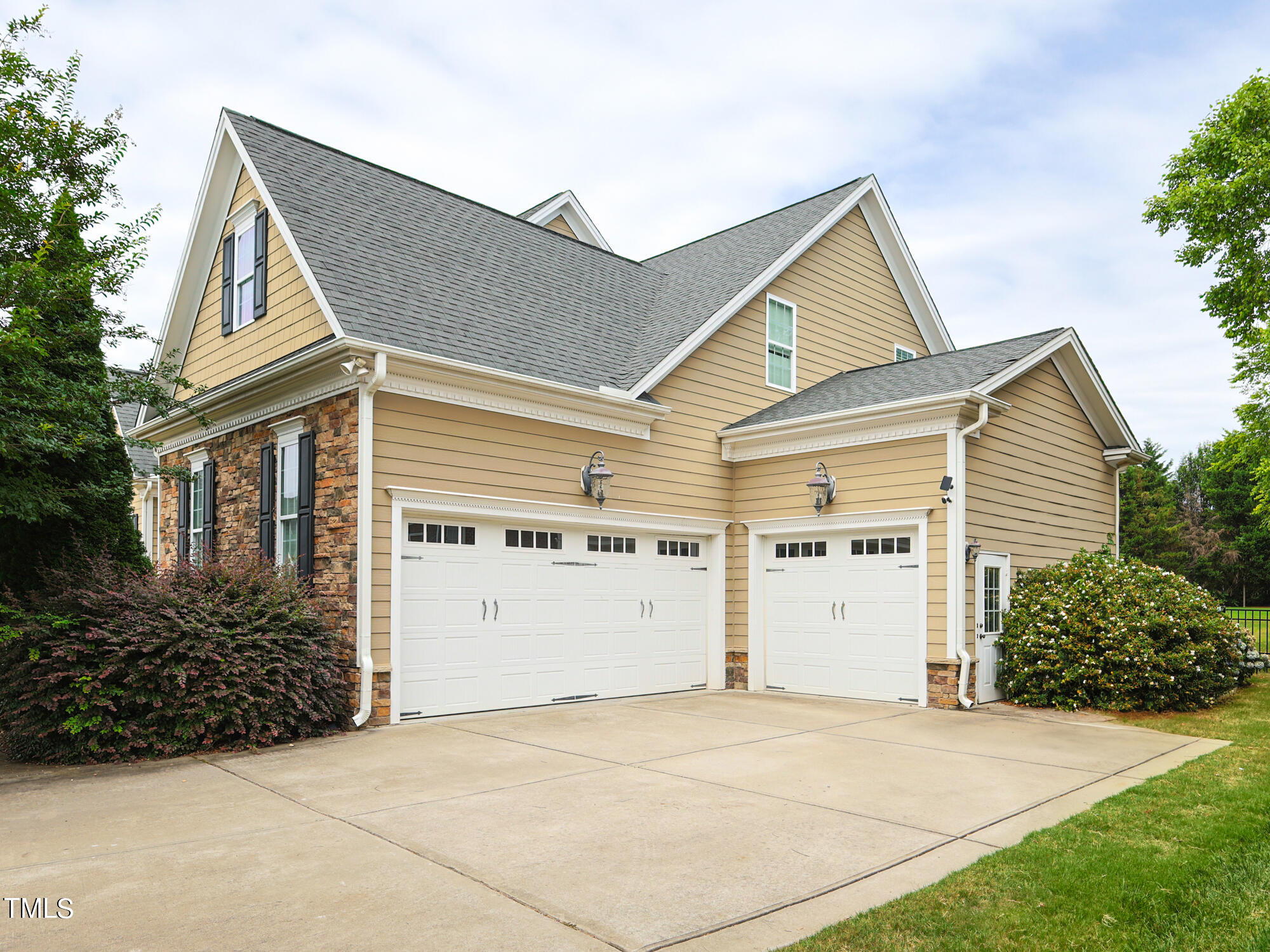 3212 Bankswood Drive