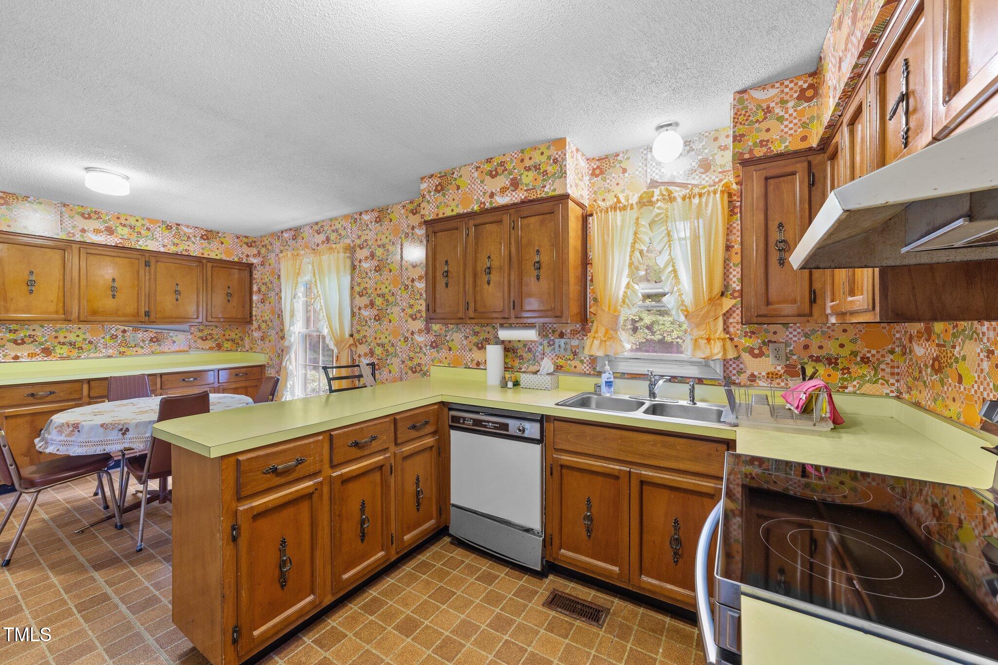 7101 Winding Way