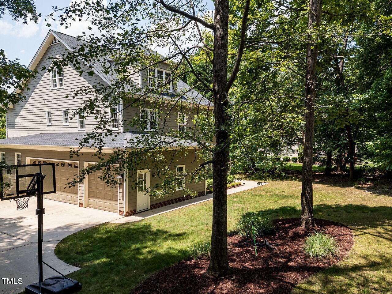 709 Skymont Drive