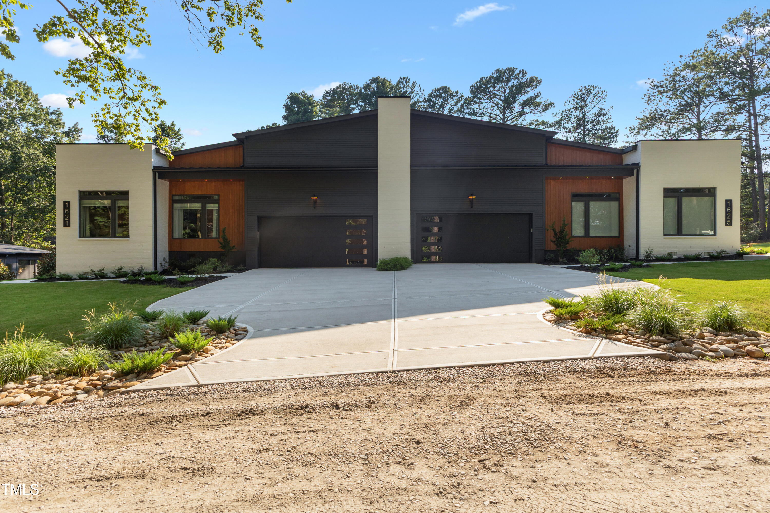 1613 Bruce Circle