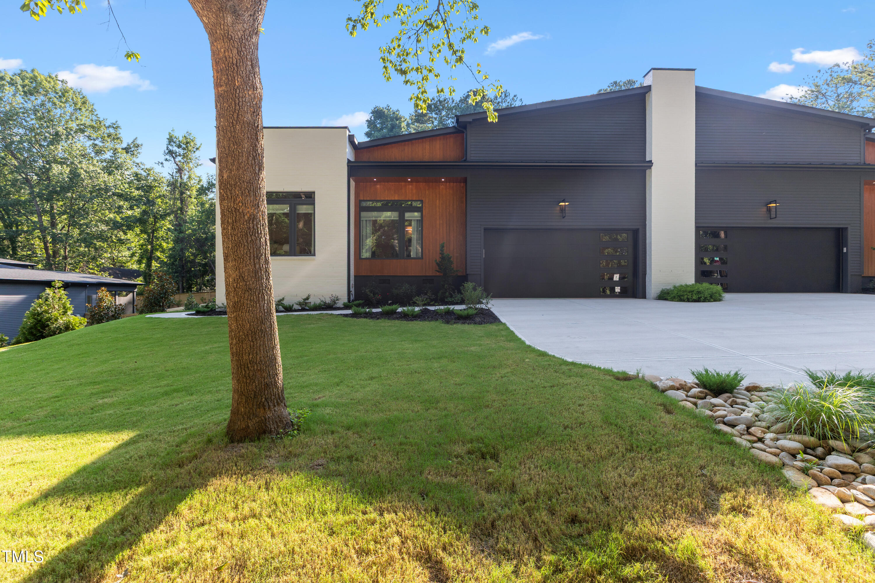 1613 Bruce Circle