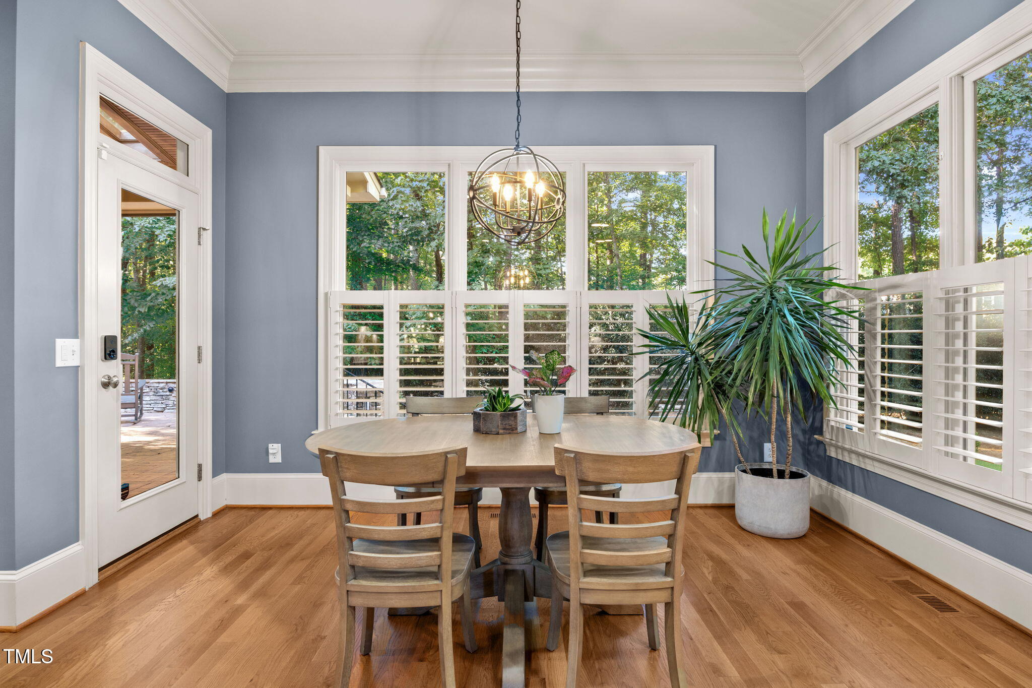 2409 Loring Court