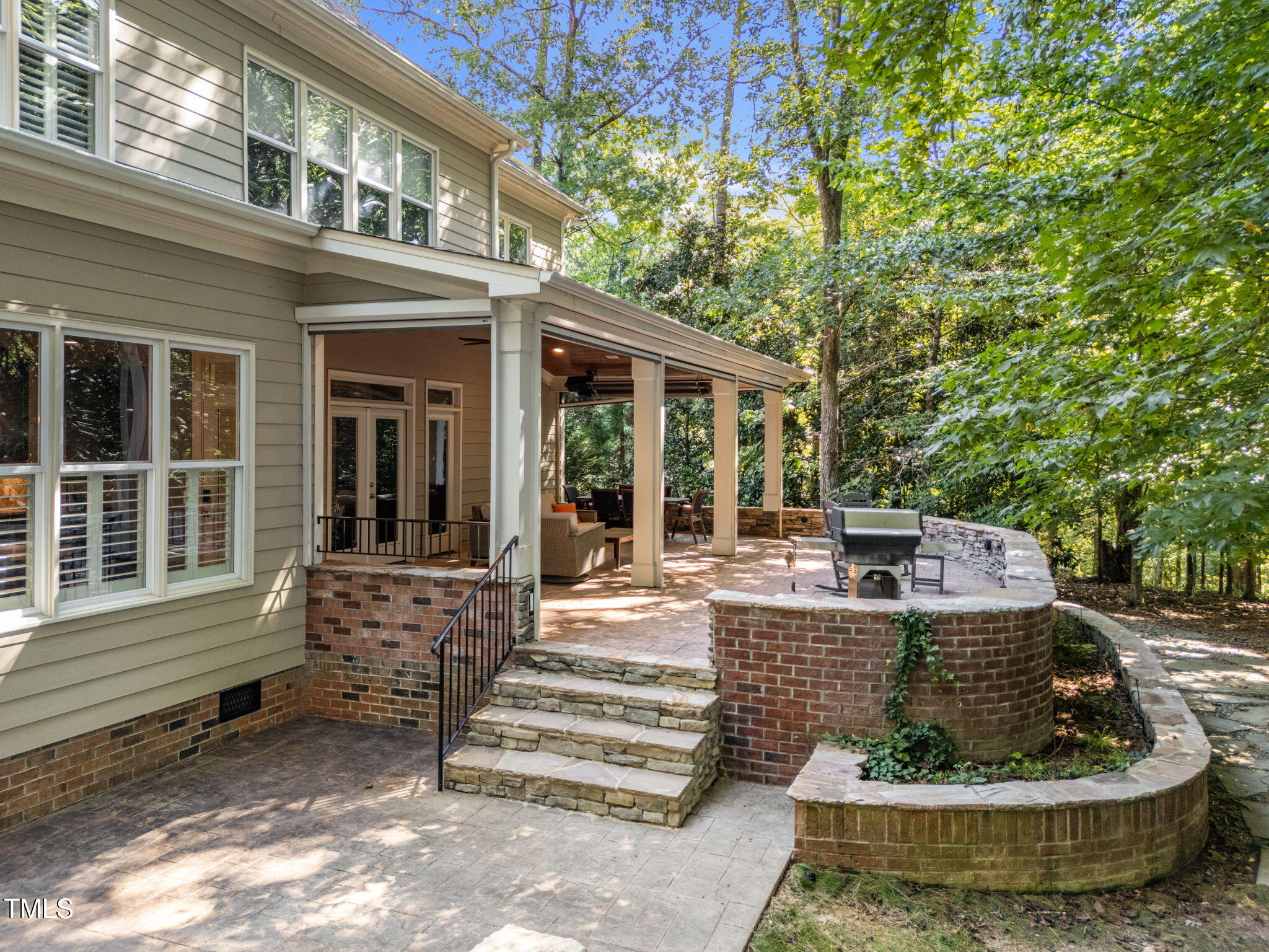 2409 Loring Court