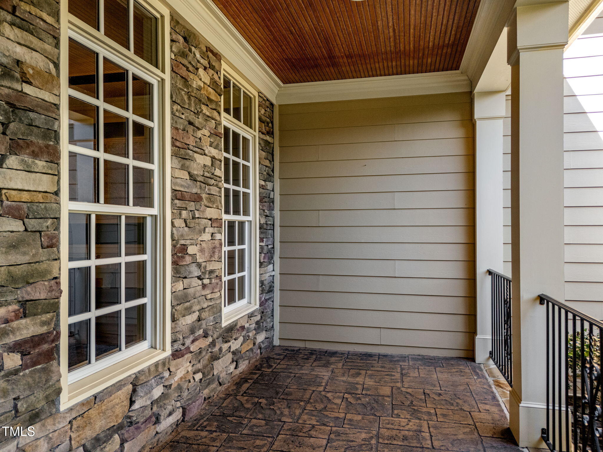 2409 Loring Court