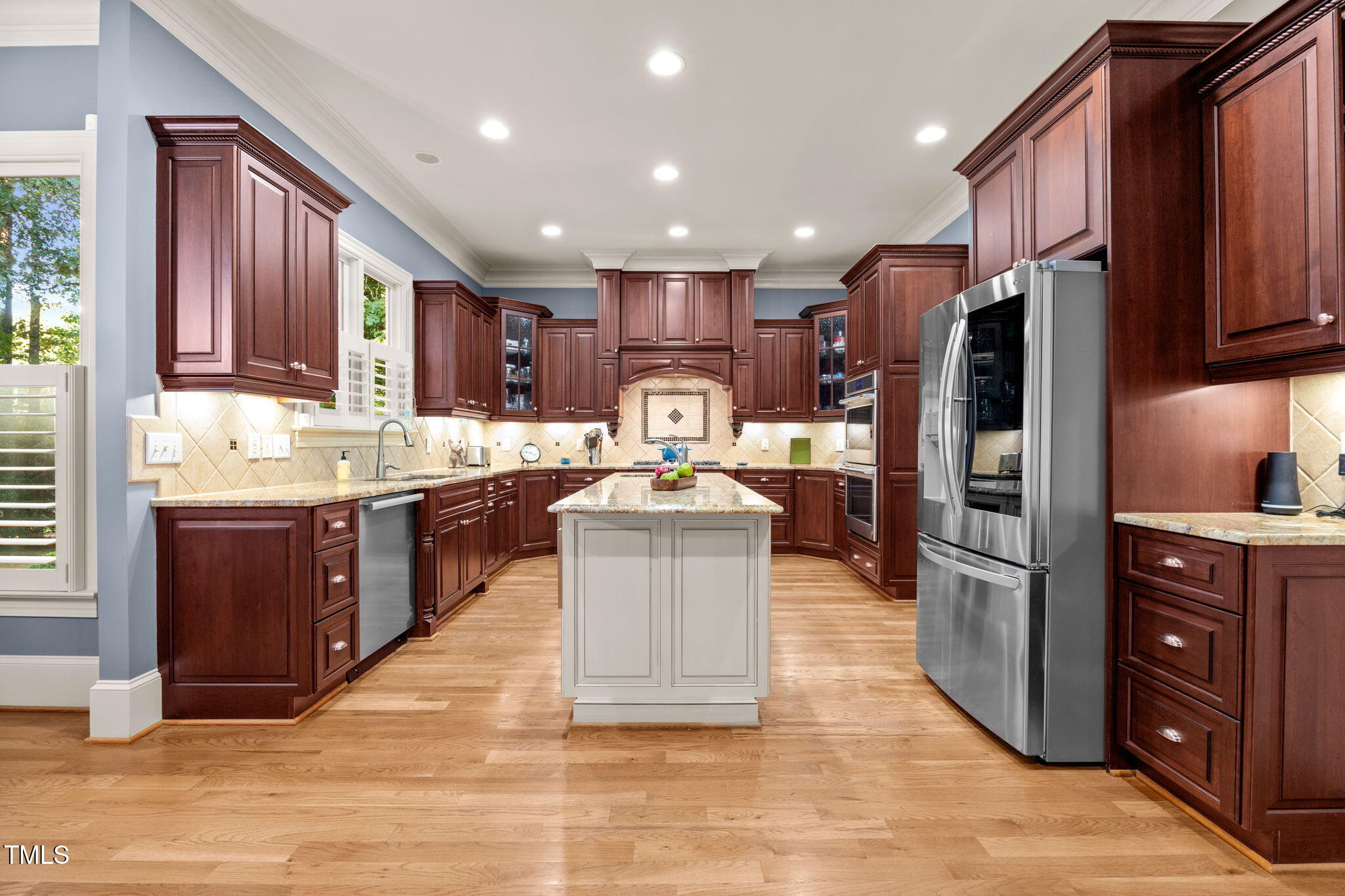 2409 Loring Court