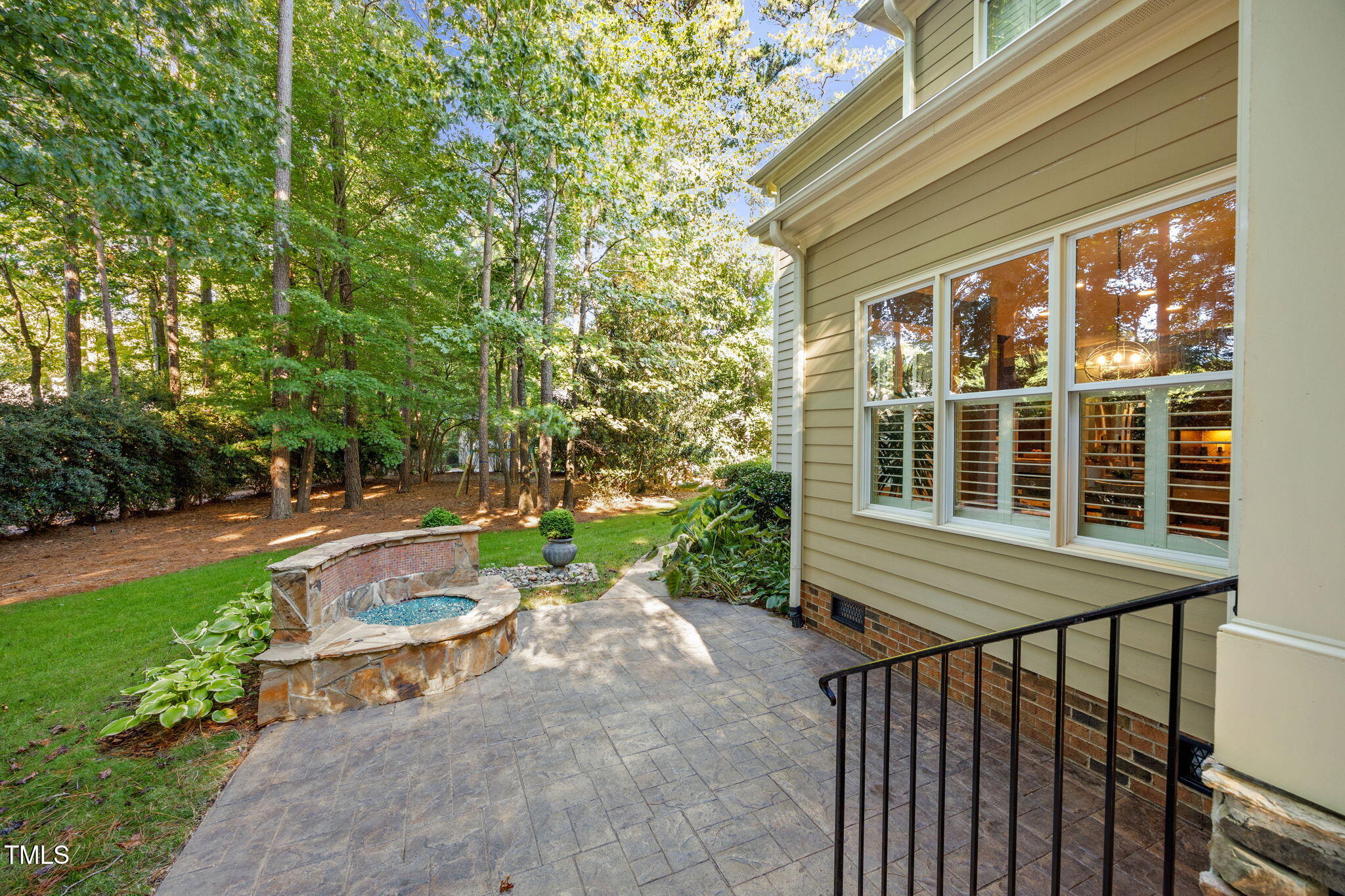 2409 Loring Court