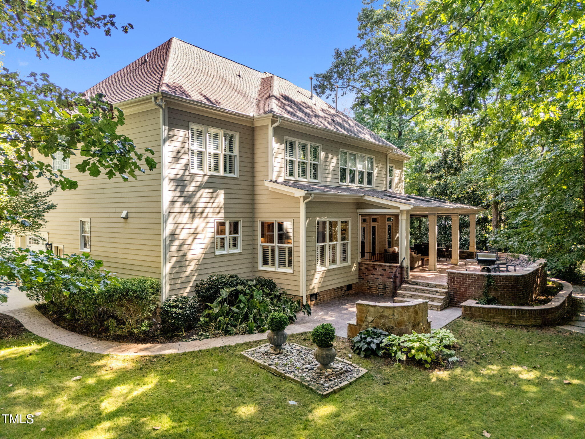 2409 Loring Court