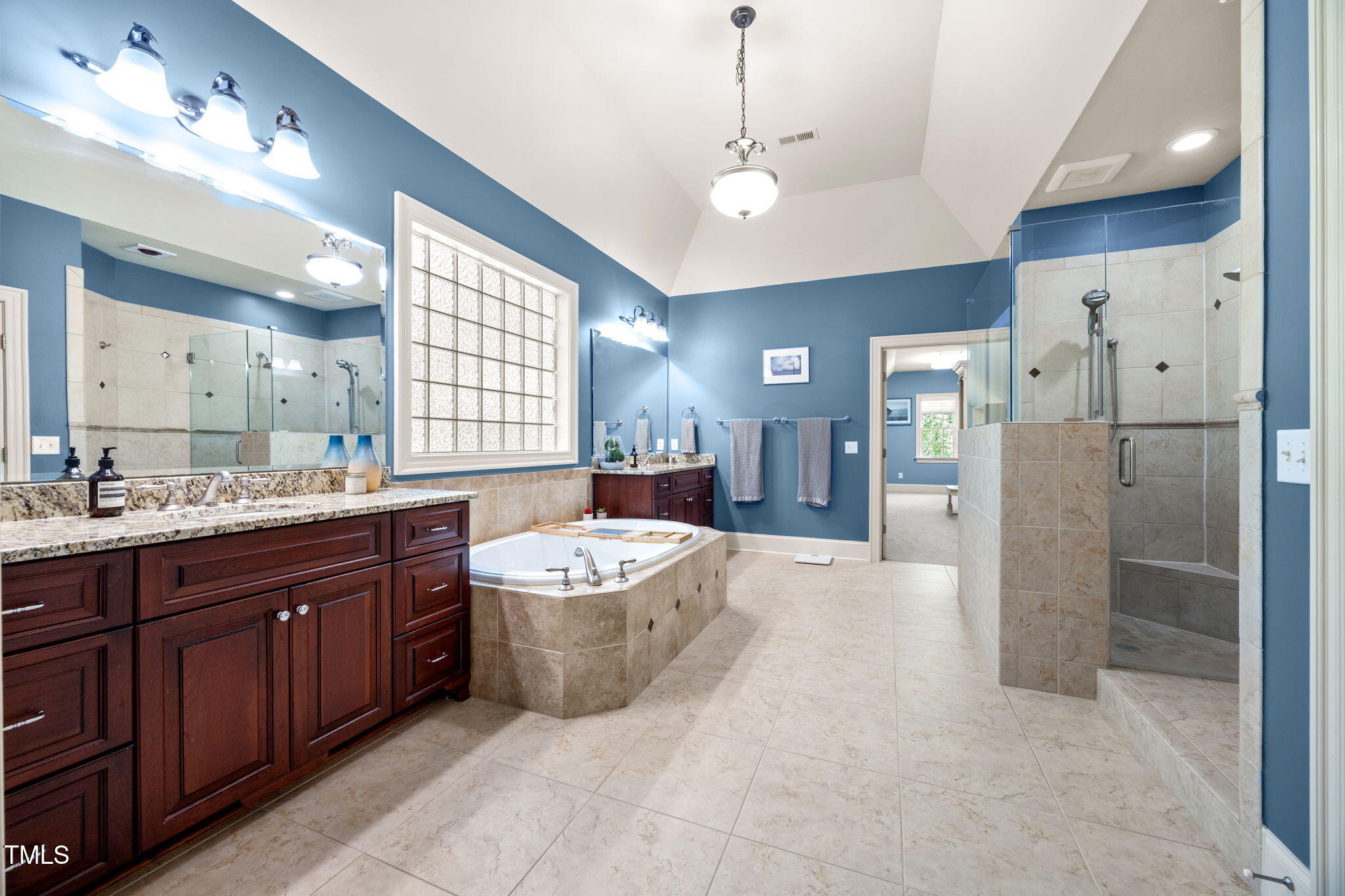 2409 Loring Court