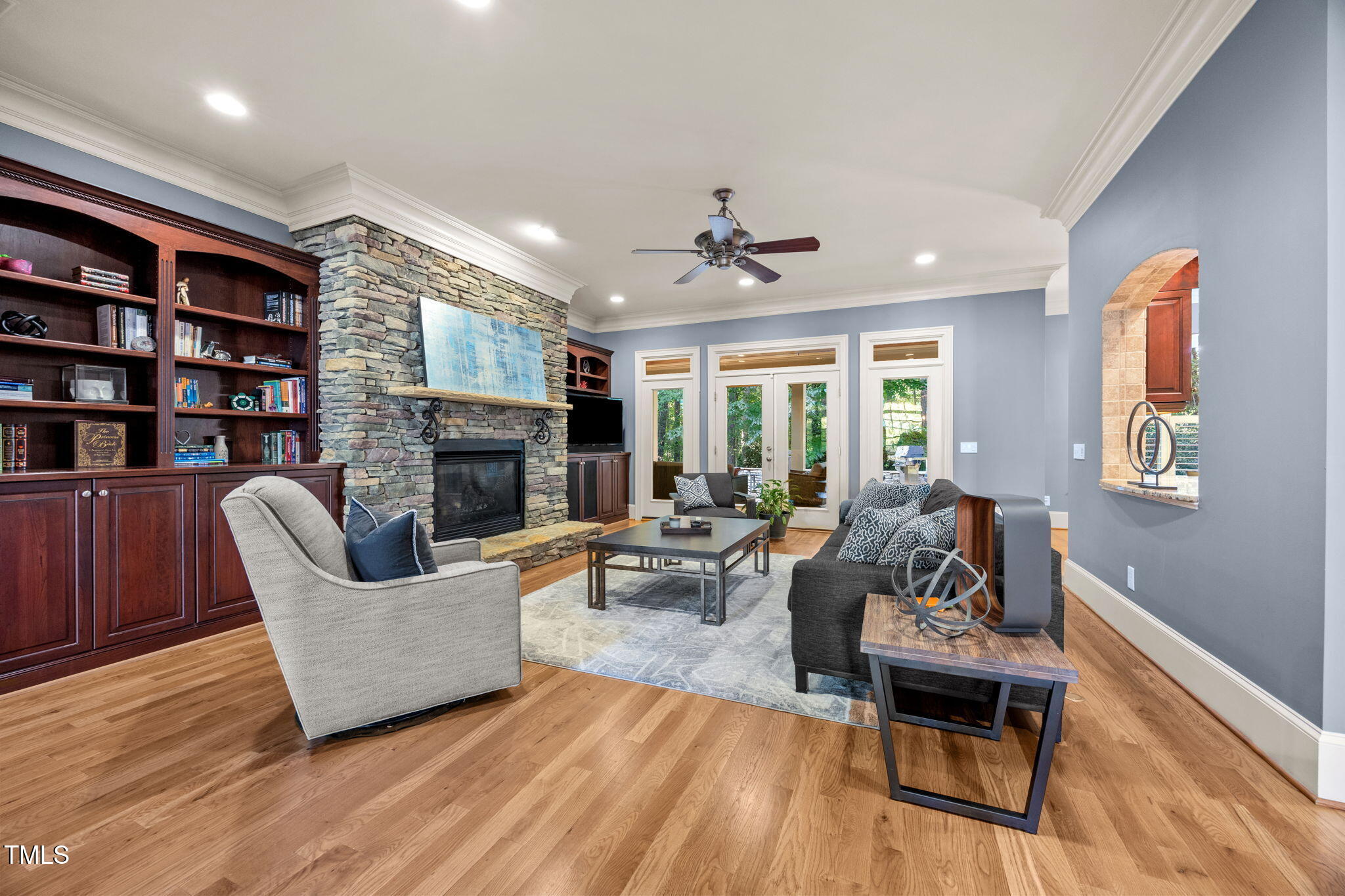 2409 Loring Court