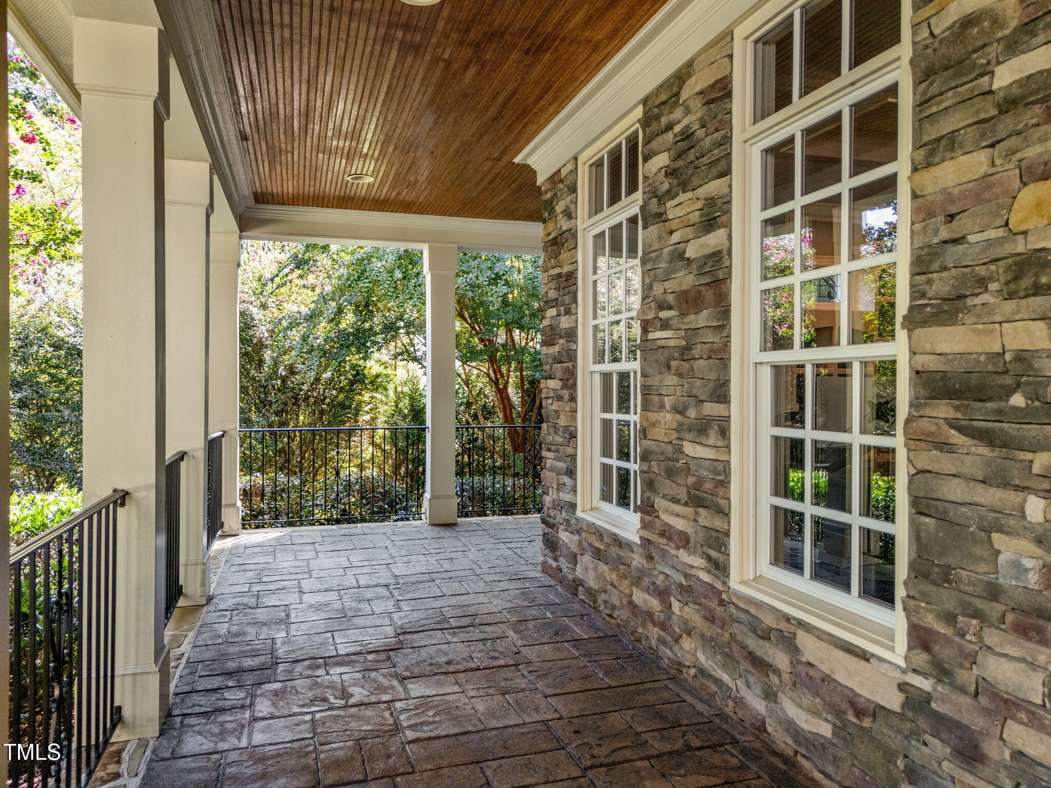 2409 Loring Court
