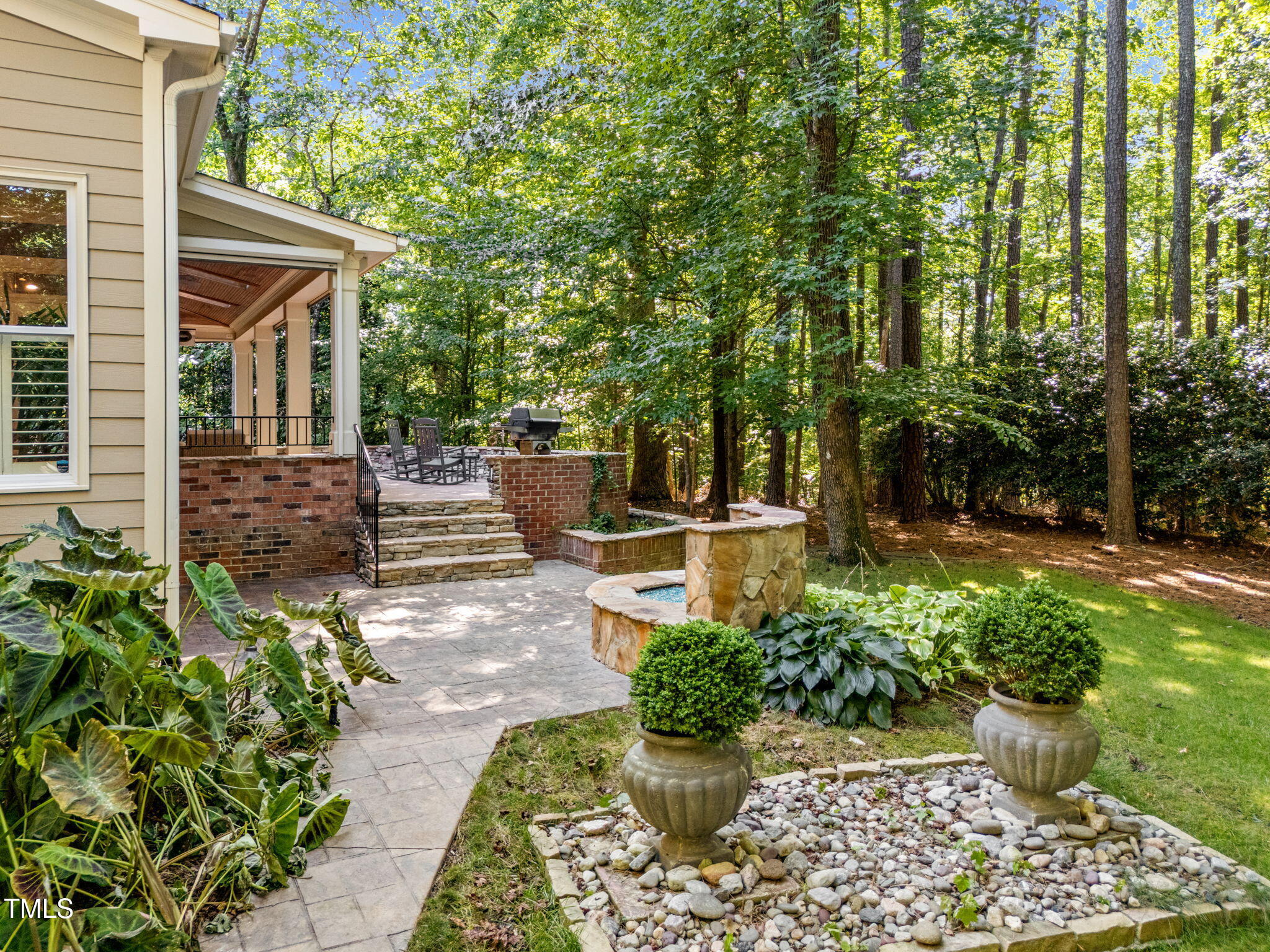 2409 Loring Court