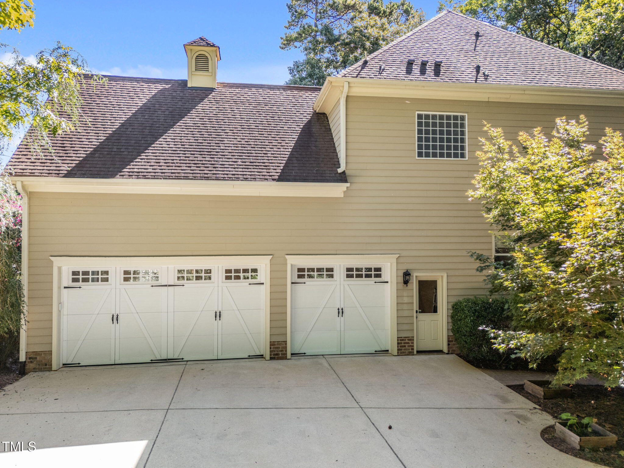 2409 Loring Court