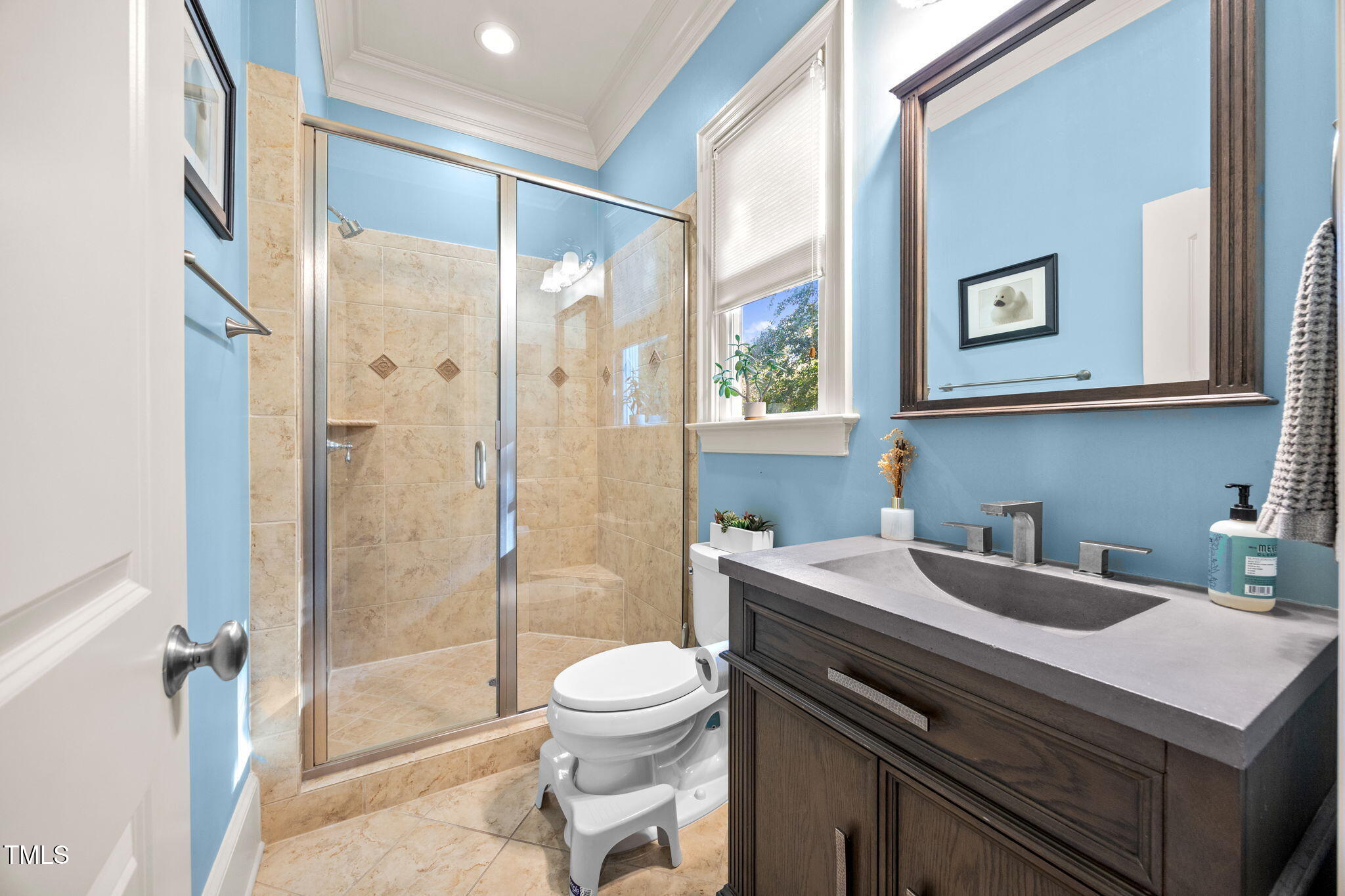 2409 Loring Court