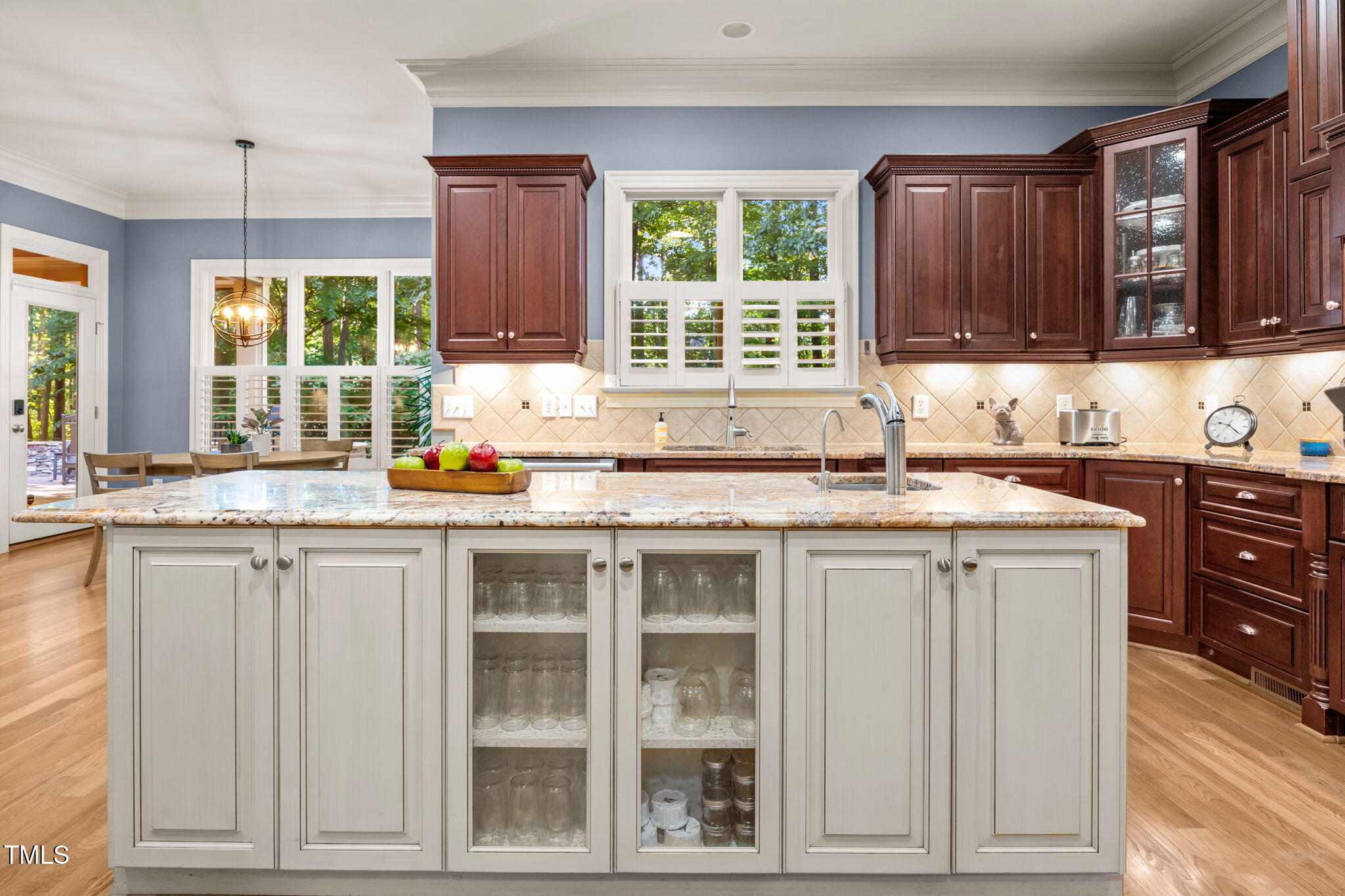 2409 Loring Court
