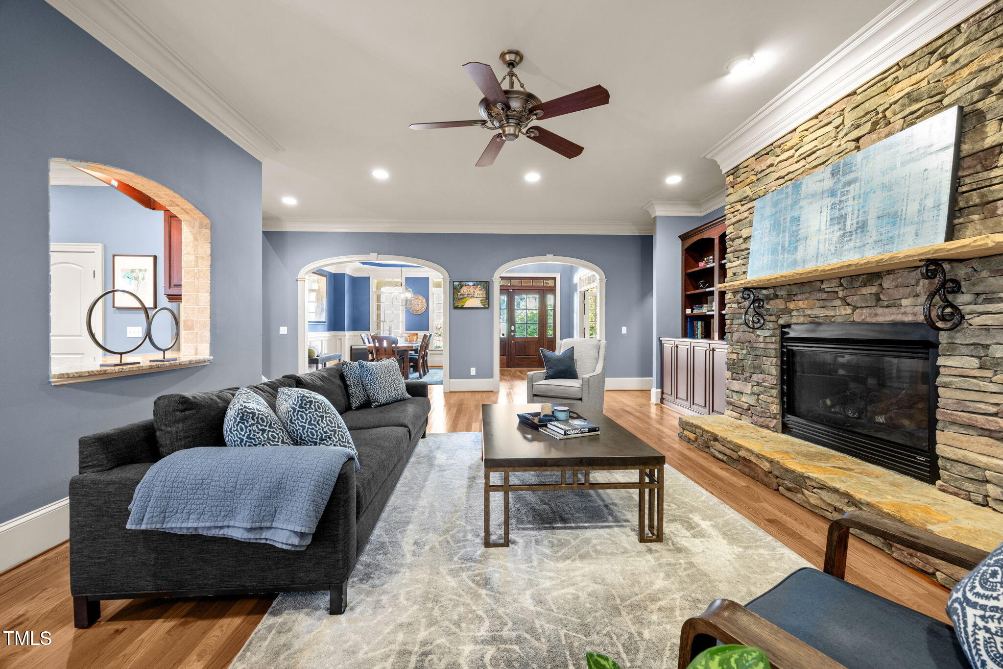 2409 Loring Court