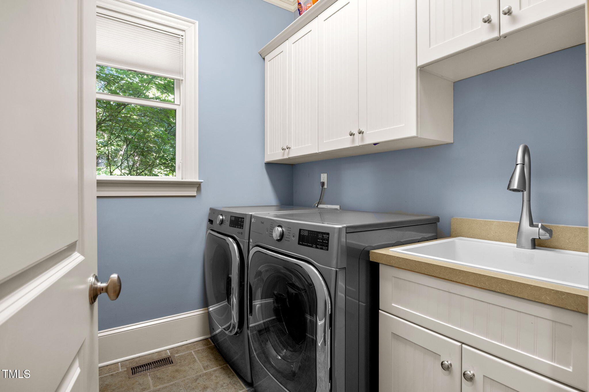 2409 Loring Court