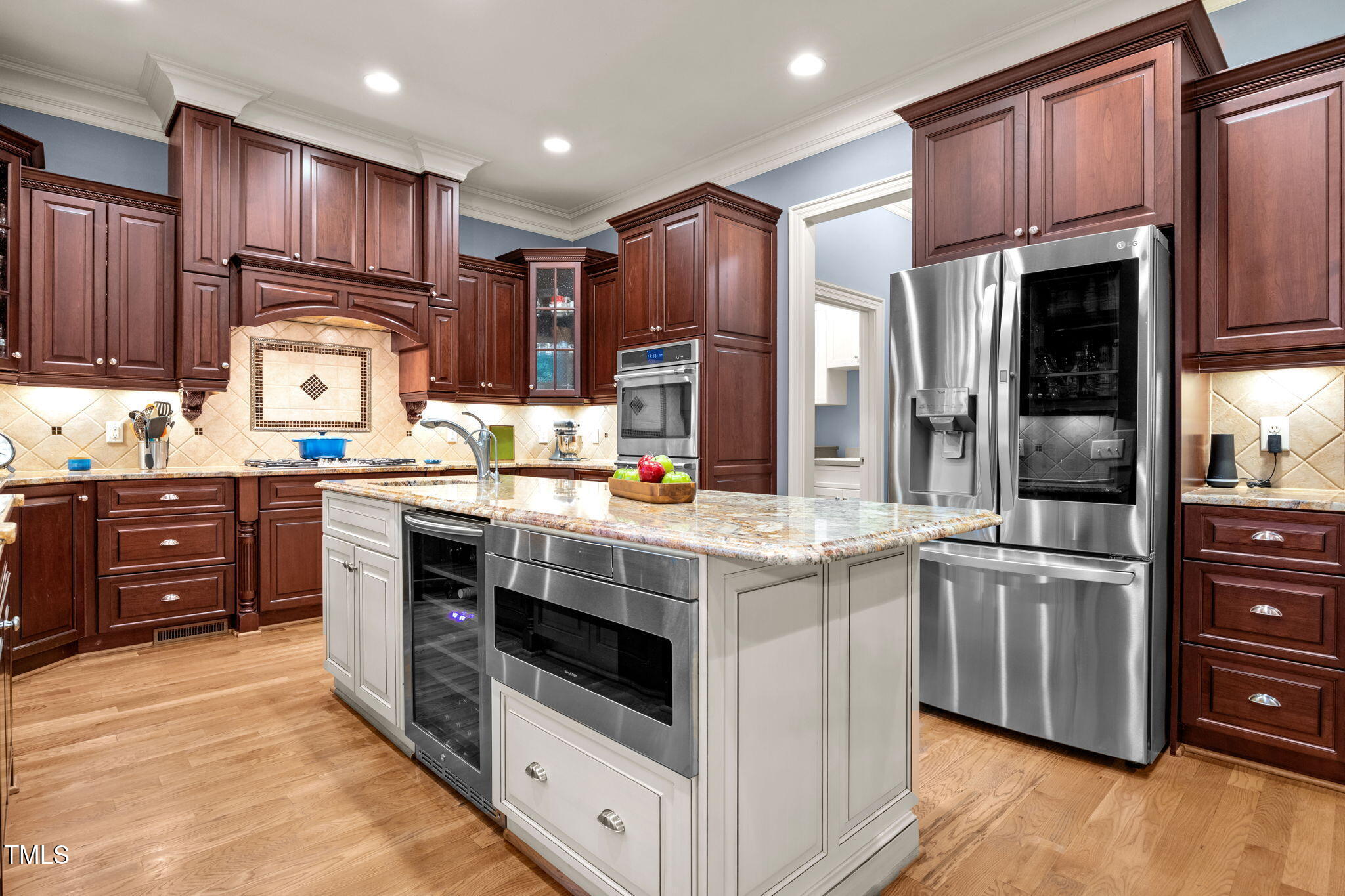 2409 Loring Court