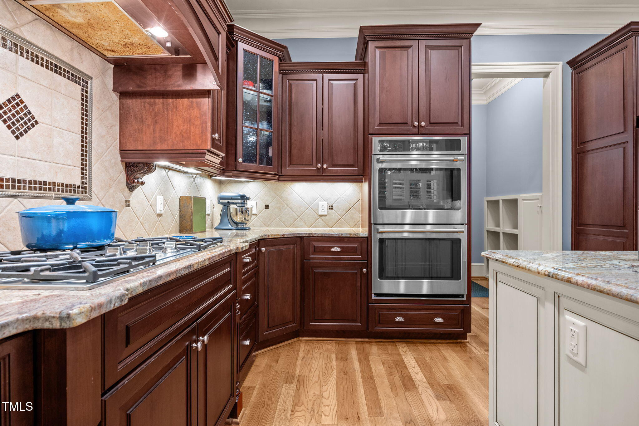 2409 Loring Court
