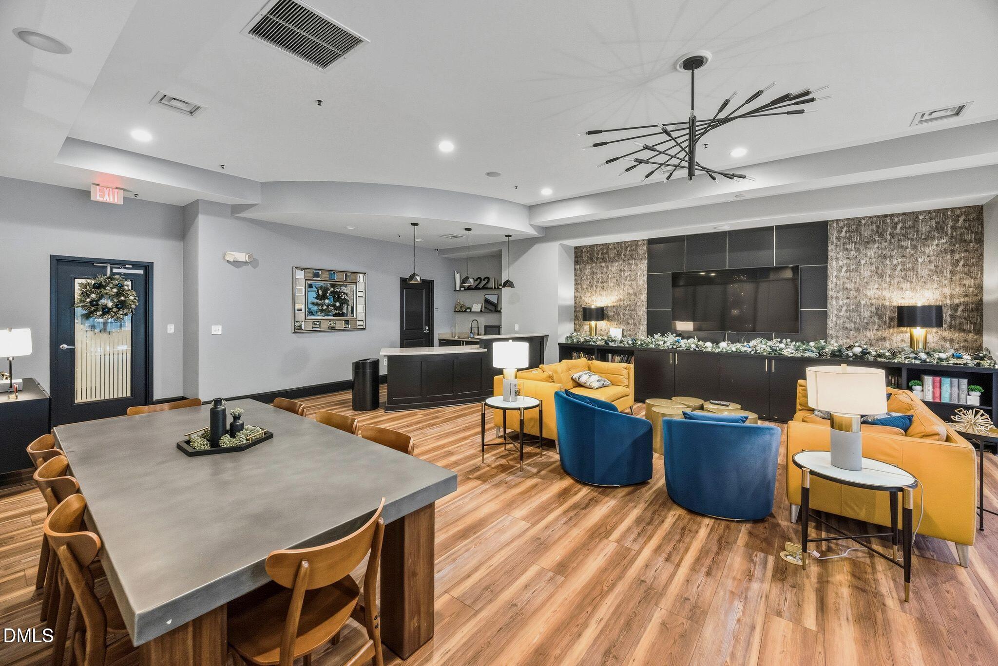 222 Glenwood Avenue # 605