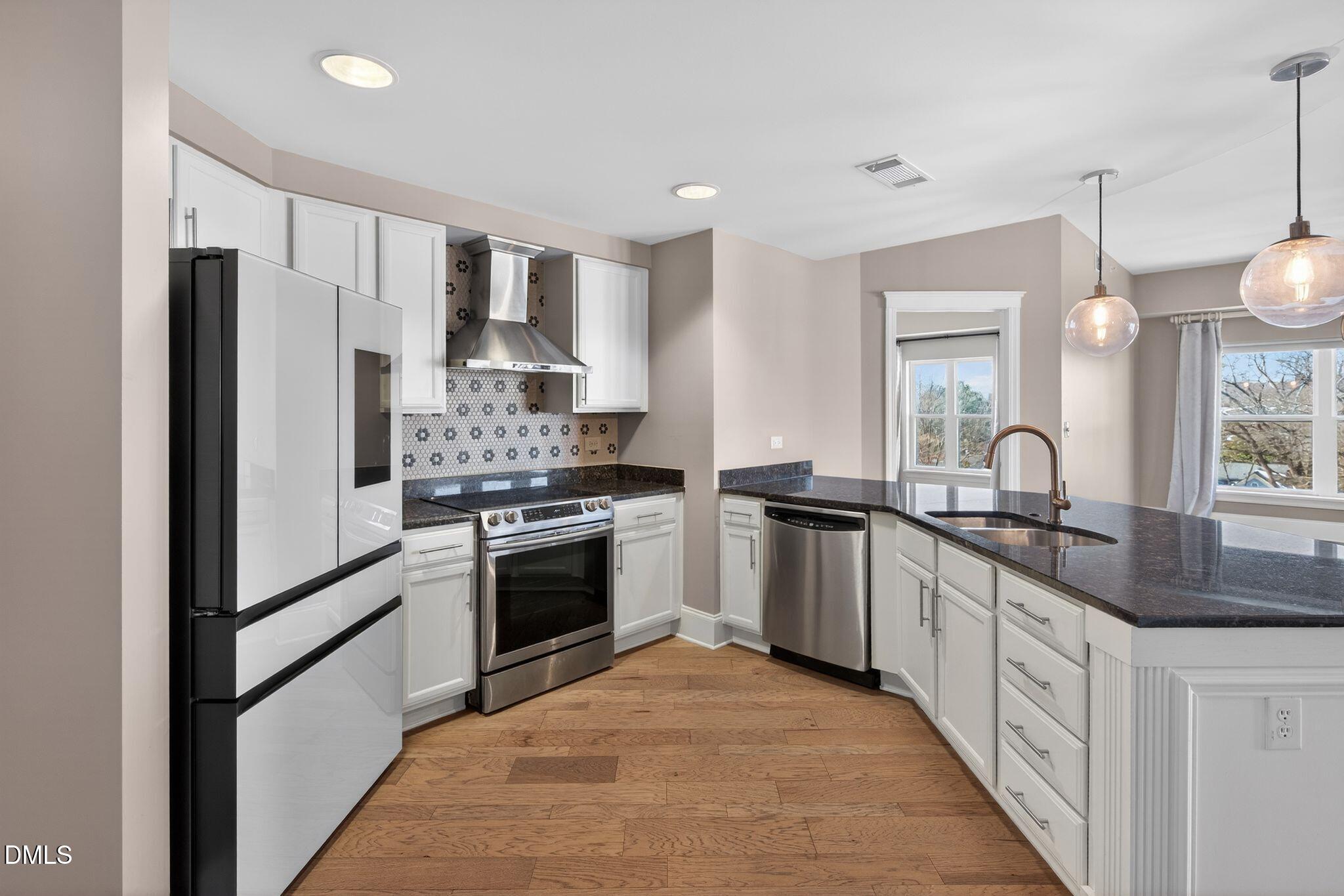 222 Glenwood Avenue # 605