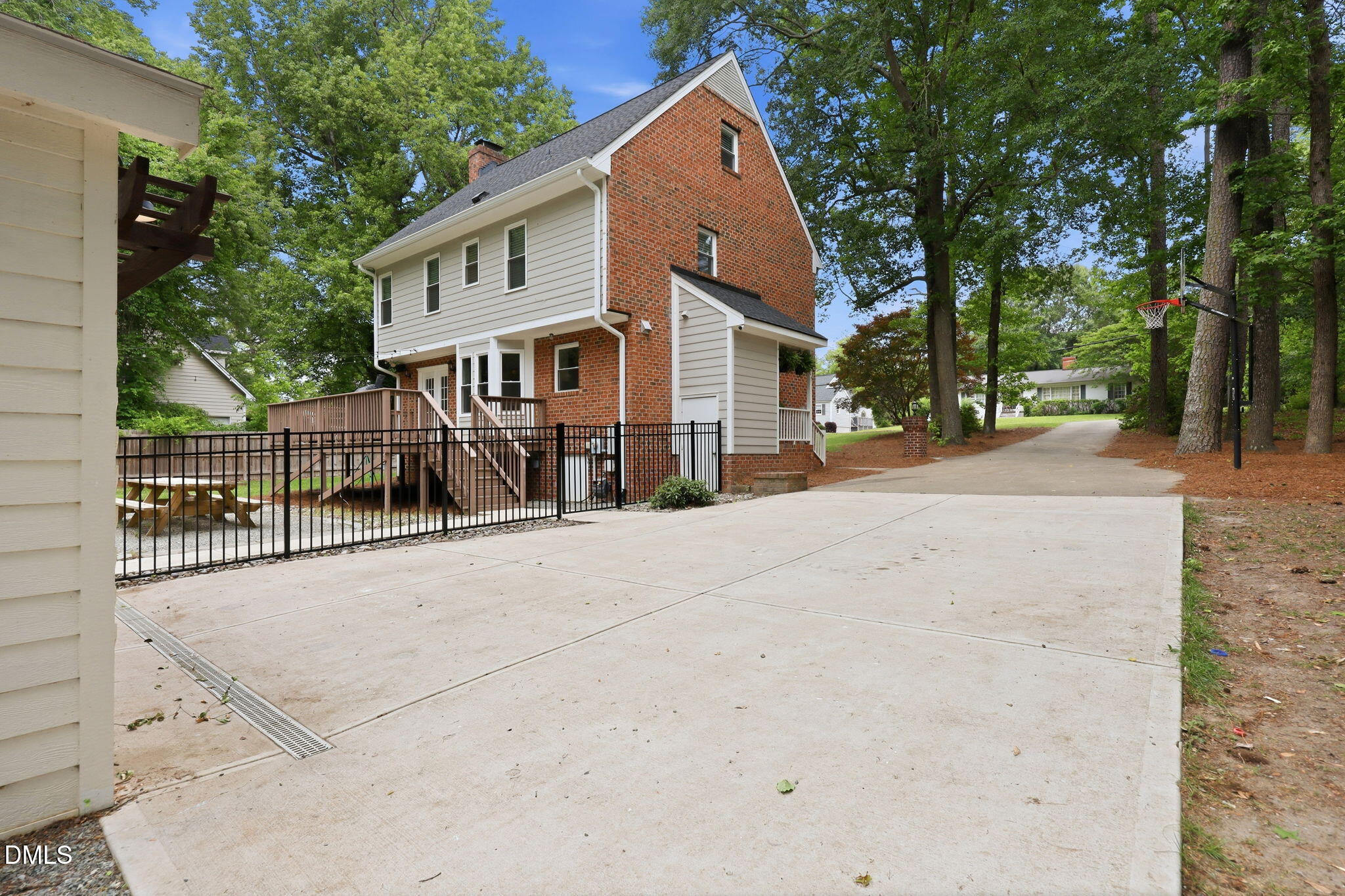 501 N Woodrow Street