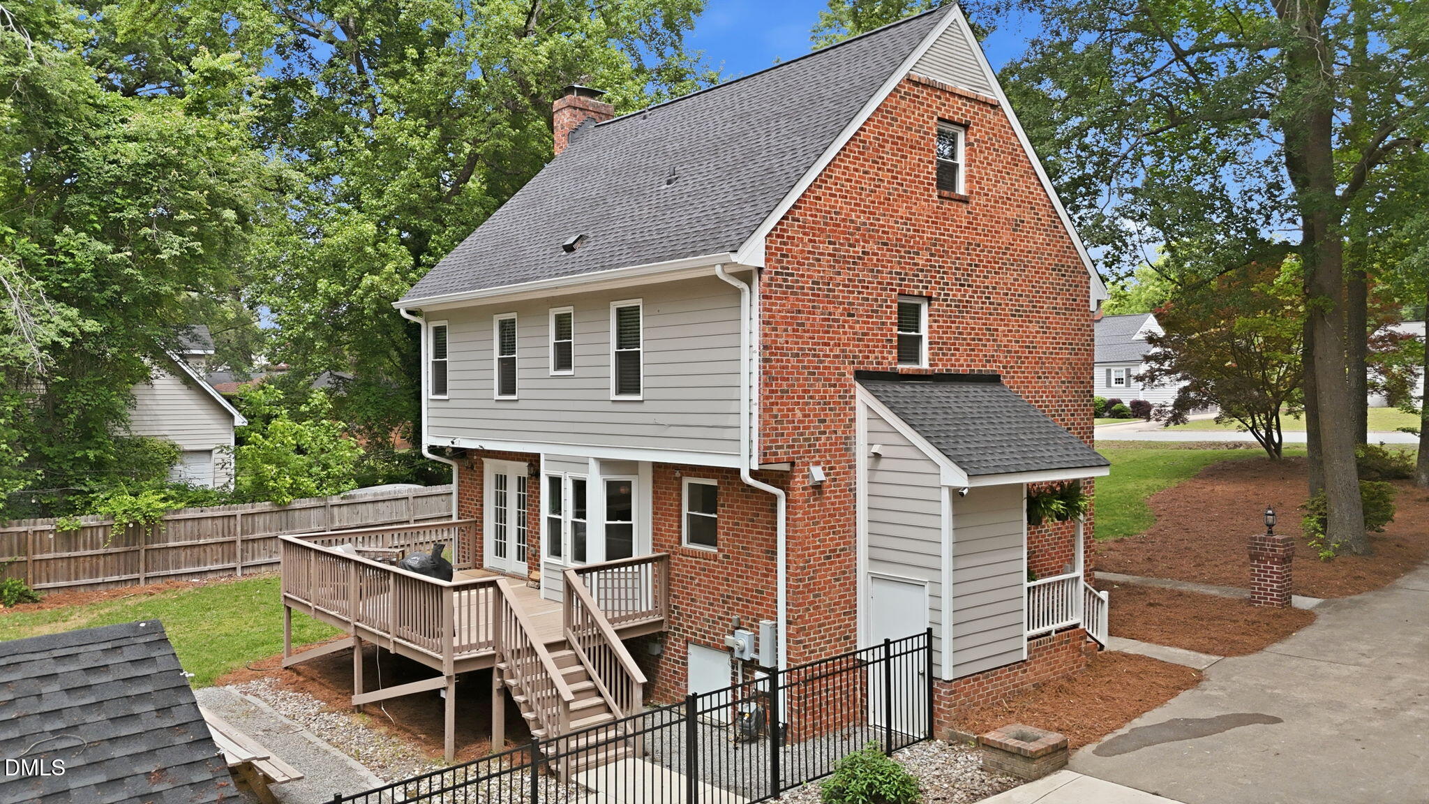501 N Woodrow Street