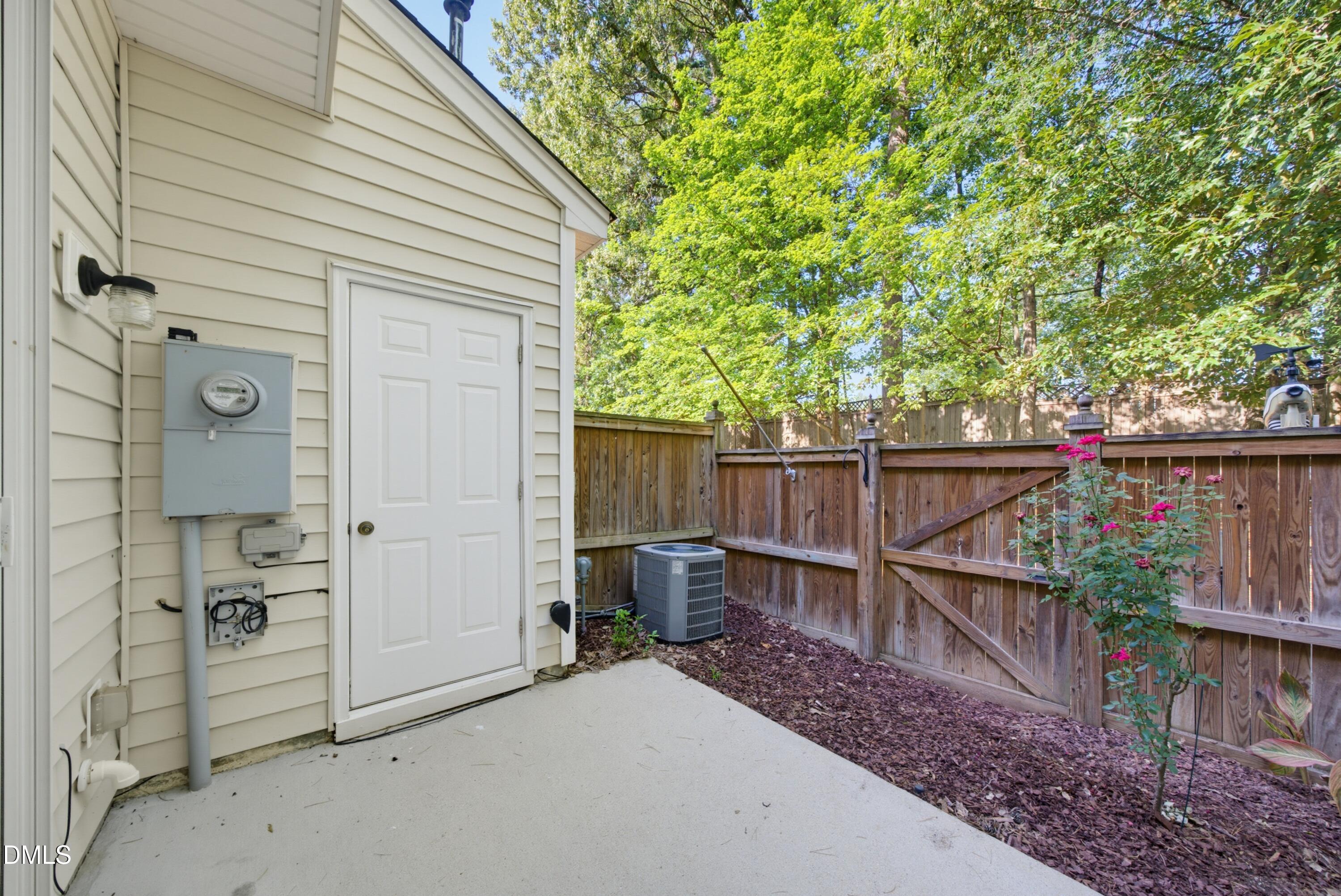 1610 Brook Fern Way