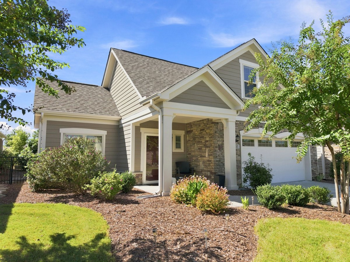 1407 Abbotsford Way