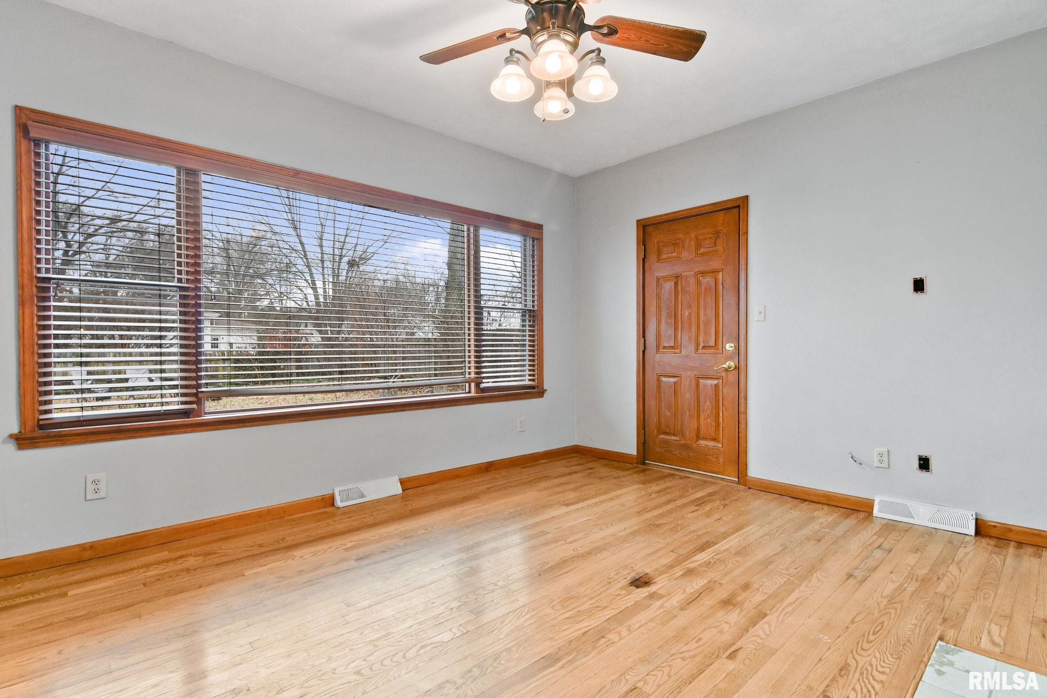 2120 WESTVIEW Drive