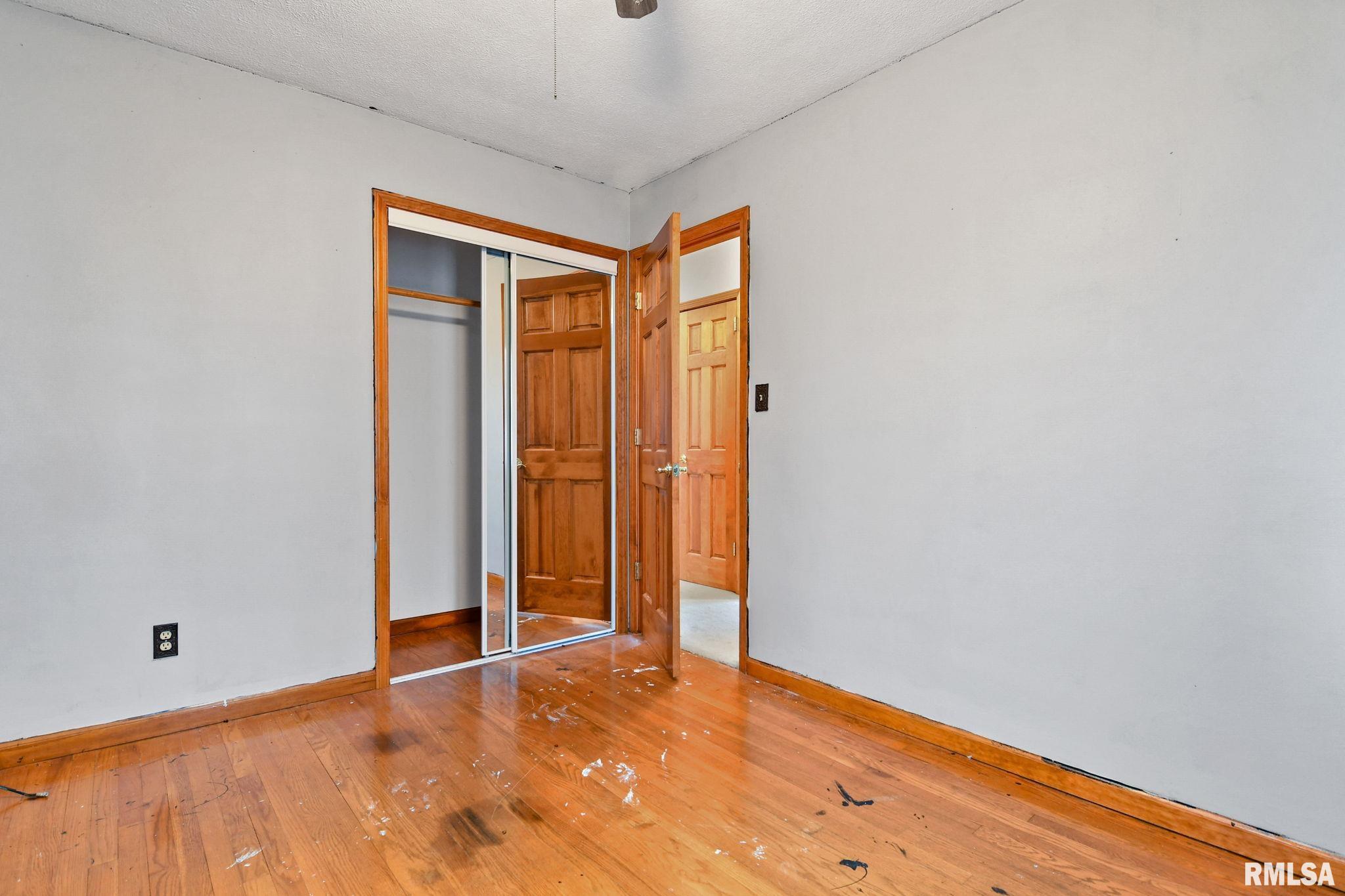 2120 WESTVIEW Drive