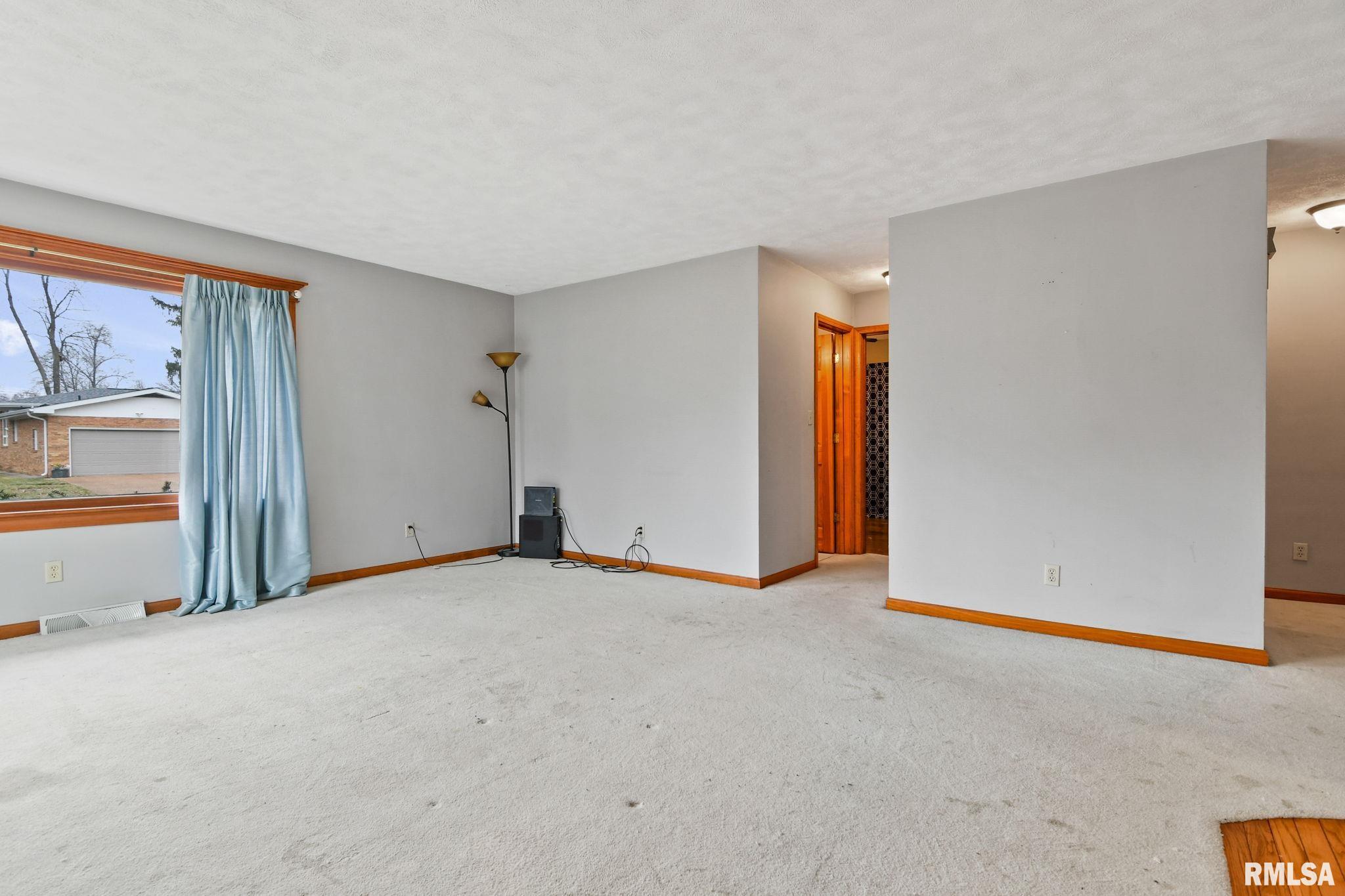 2120 WESTVIEW Drive