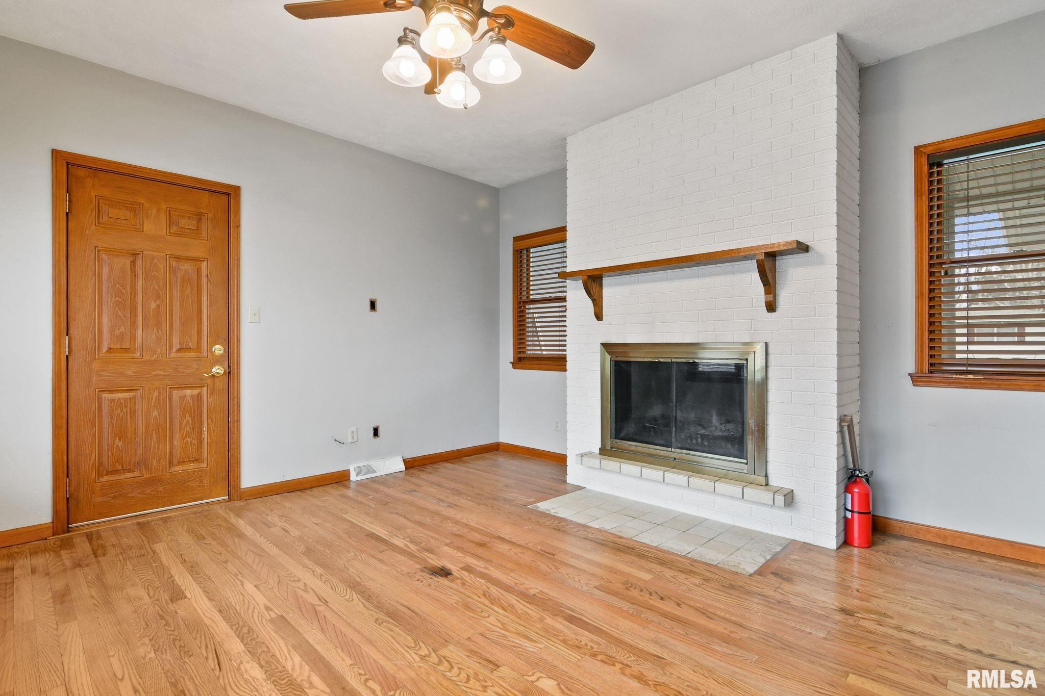 2120 WESTVIEW Drive