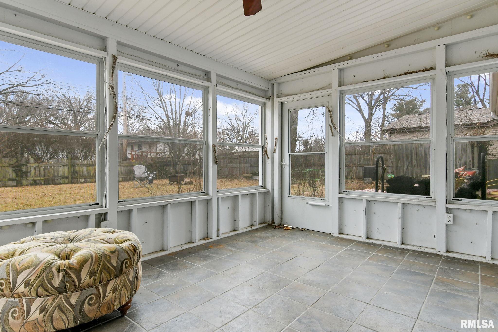 2120 WESTVIEW Drive