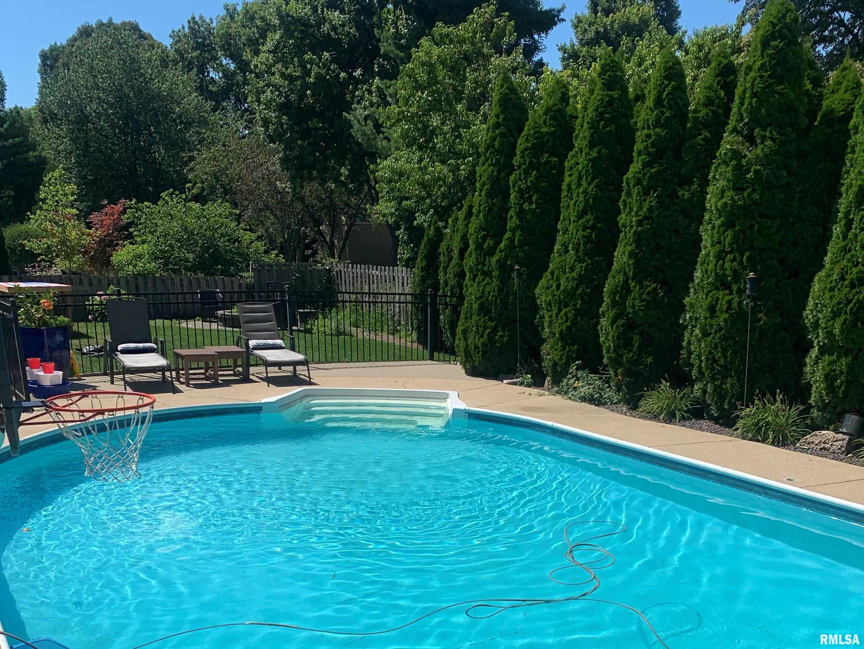 2505 COUNTRY CLUB Drive