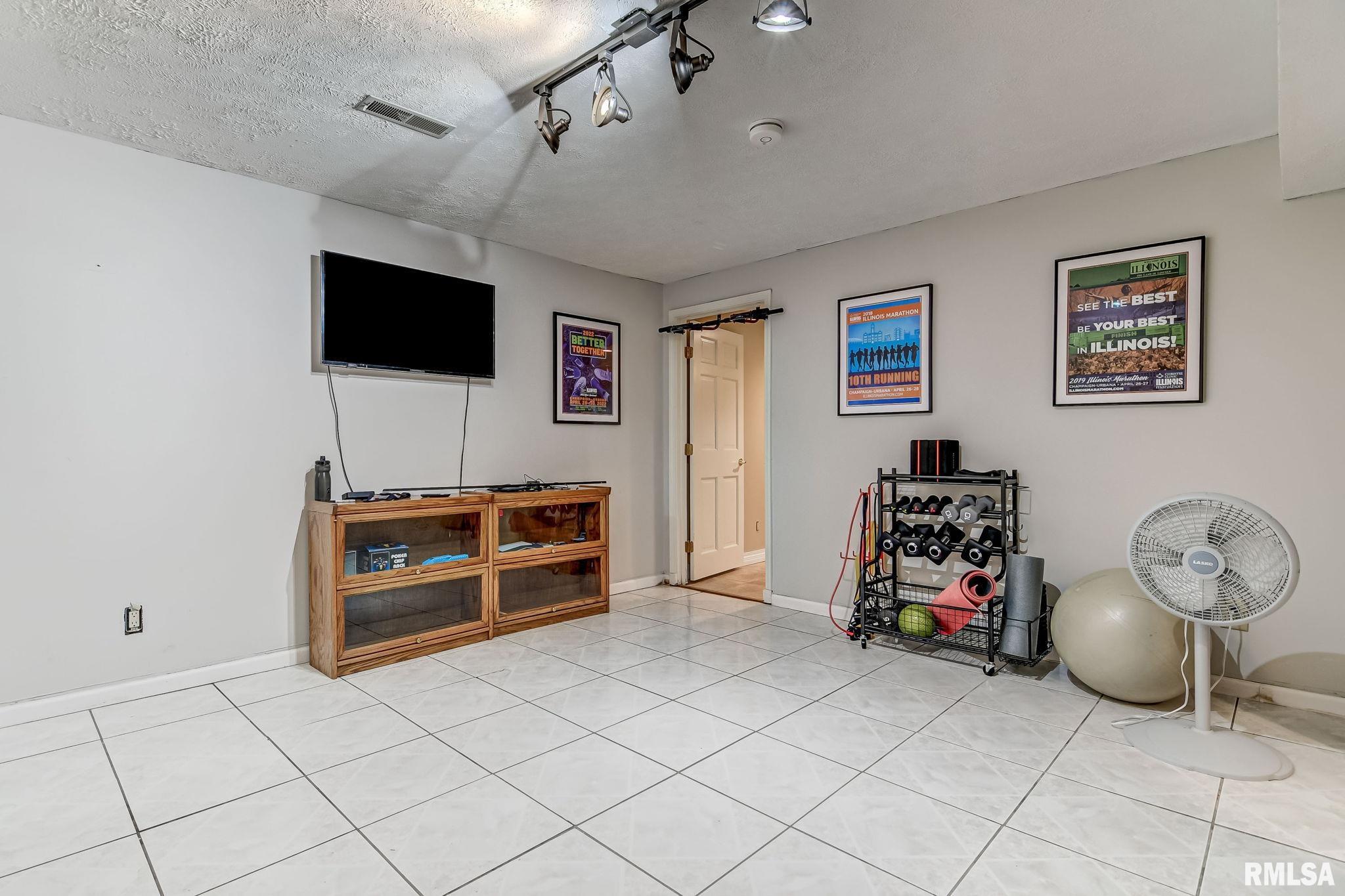 2505 COUNTRY CLUB Drive