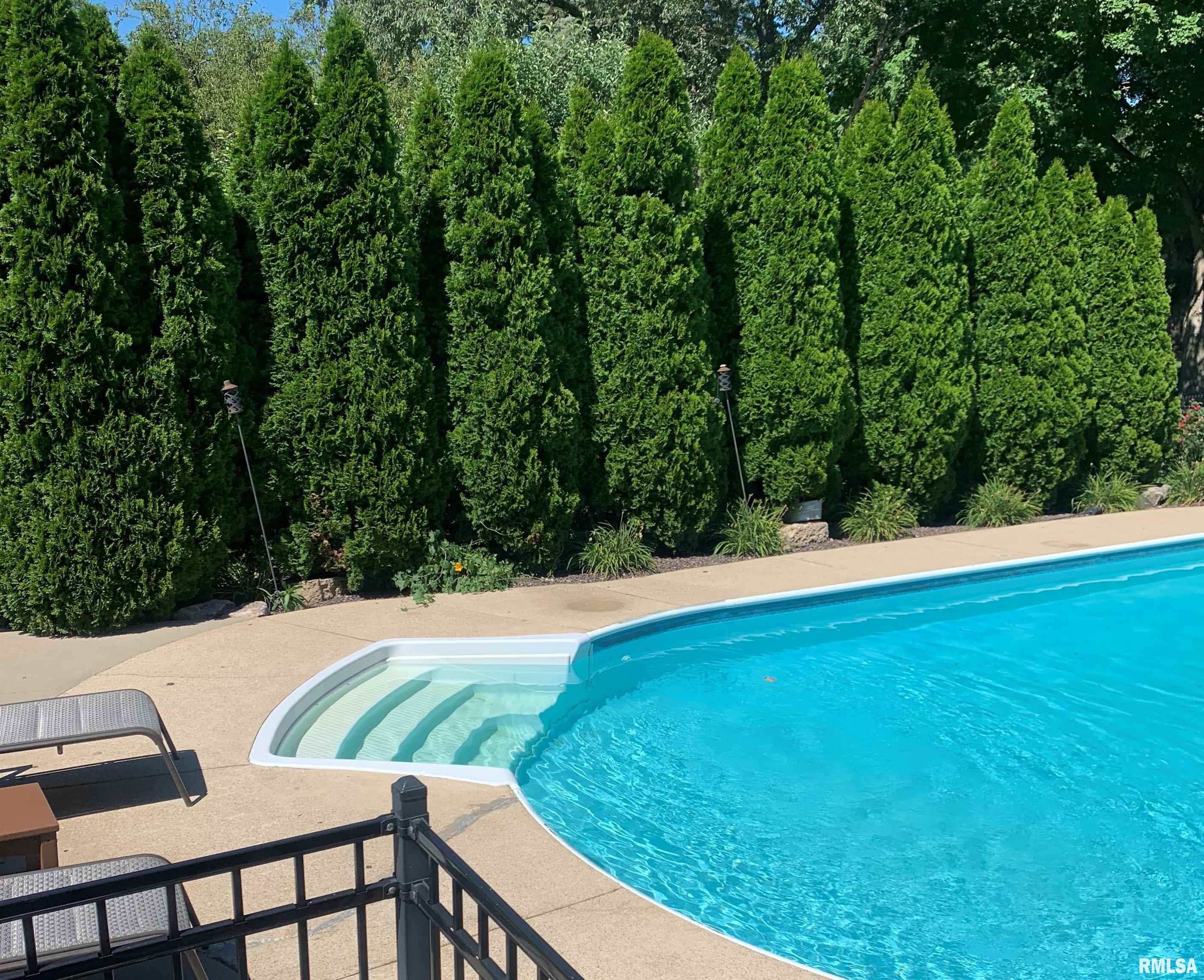 2505 COUNTRY CLUB Drive