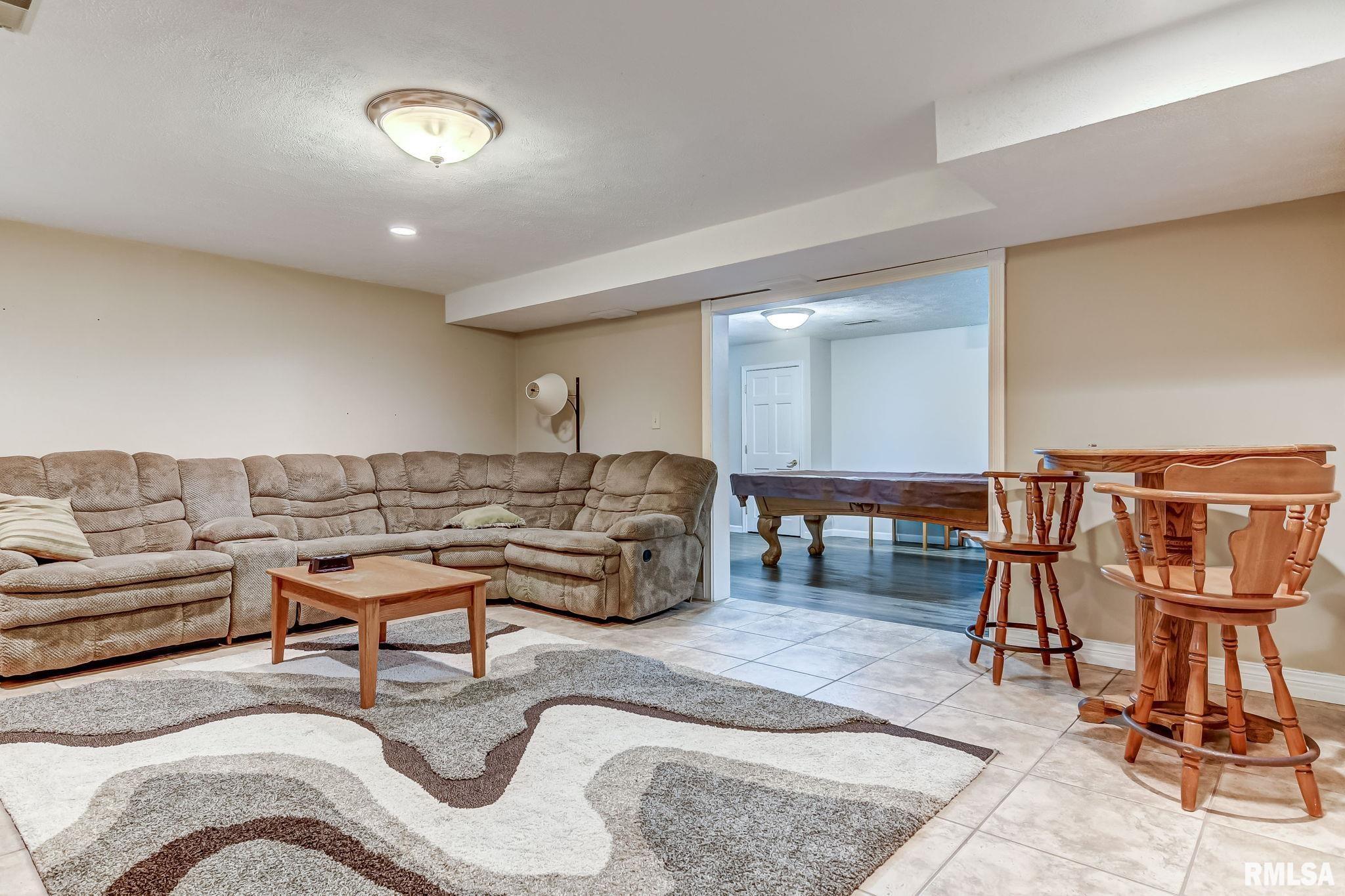 2505 COUNTRY CLUB Drive