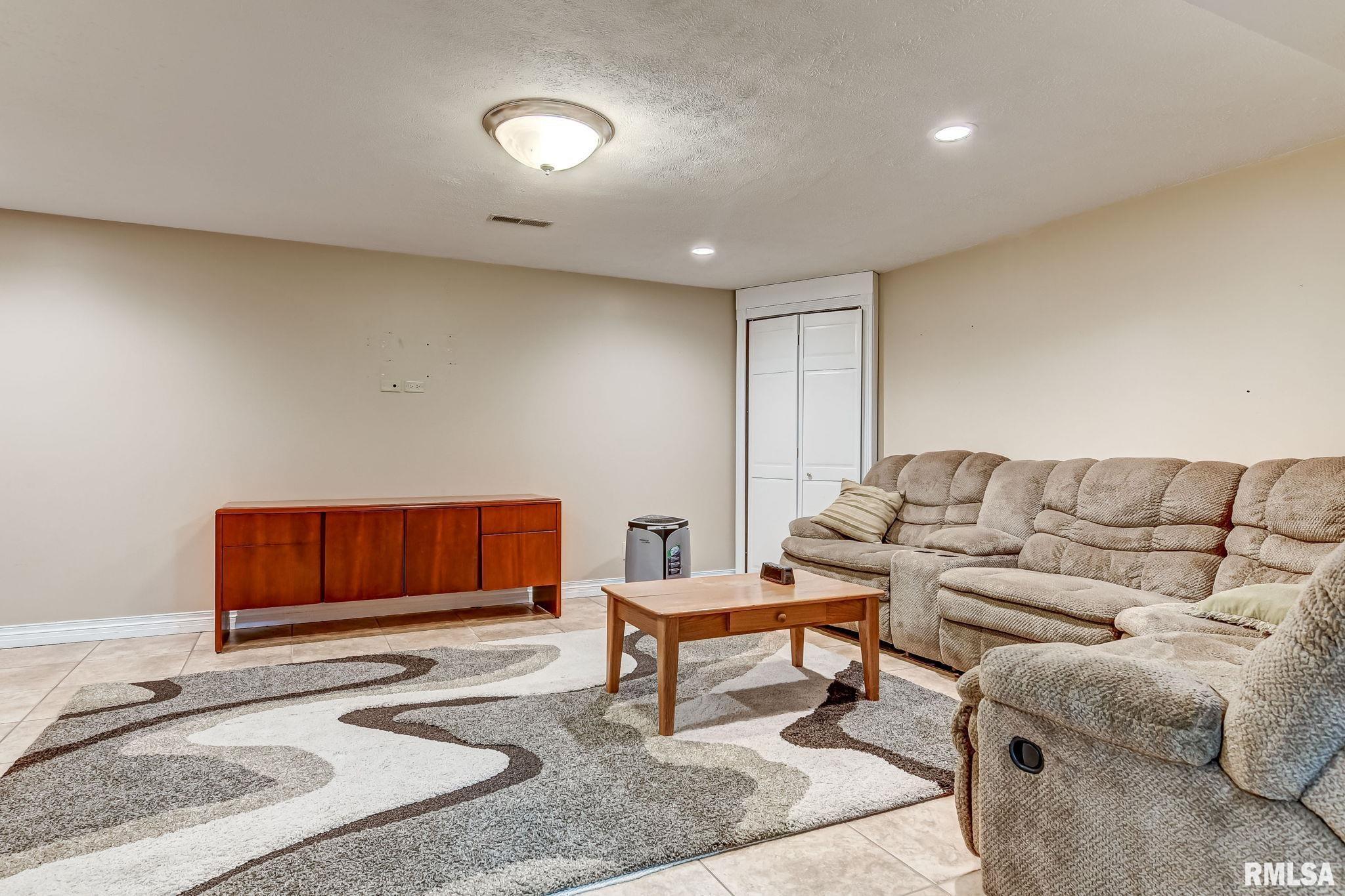 2505 COUNTRY CLUB Drive