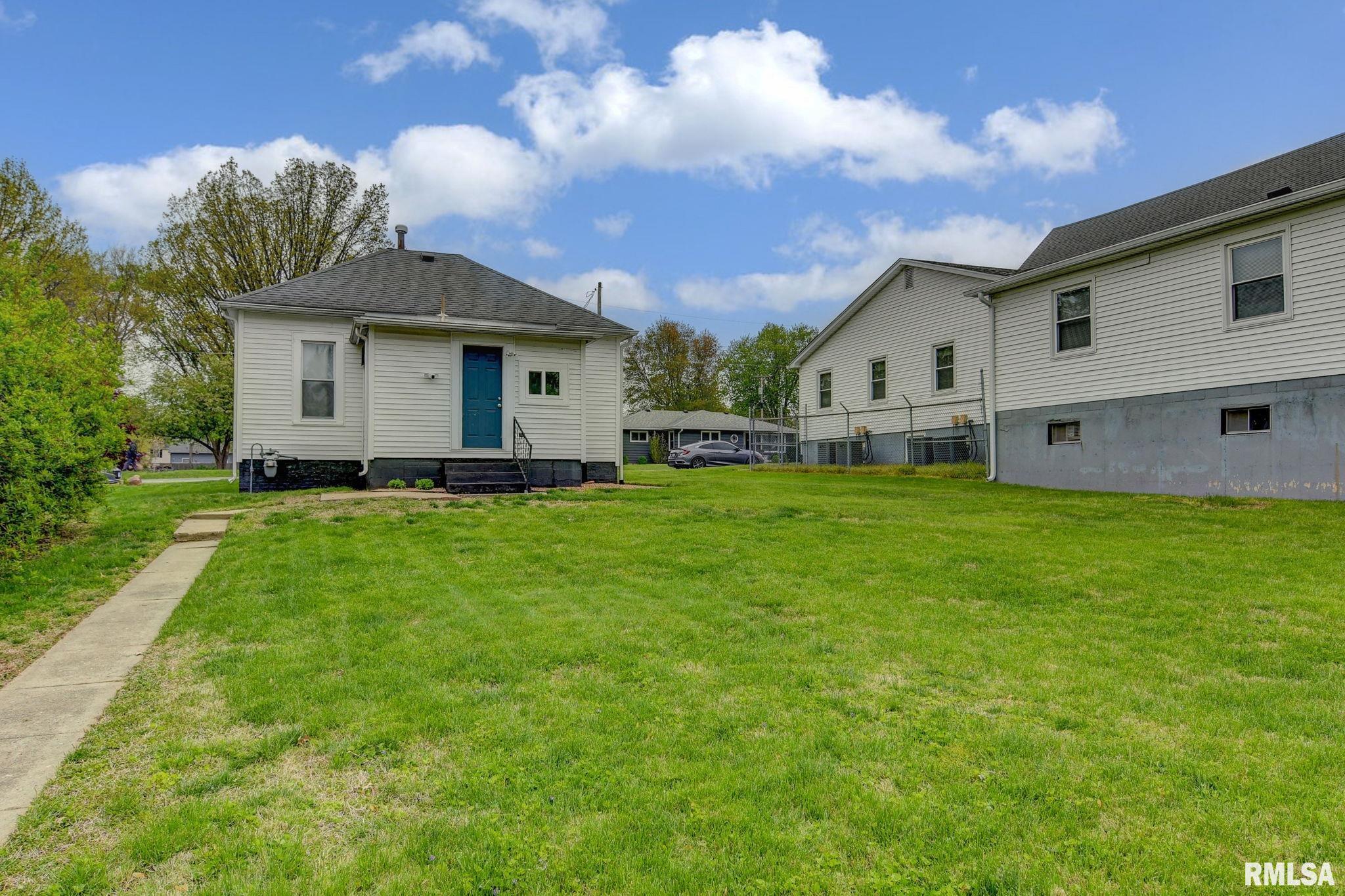 212 W SPRINGER Street