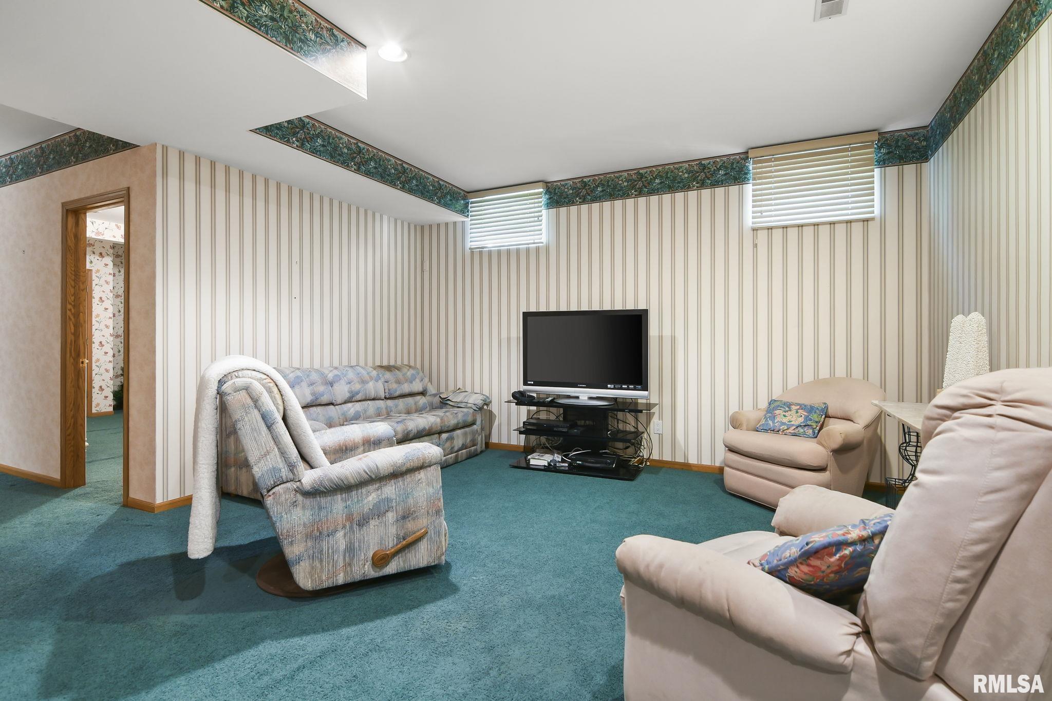 801 FAIRFAX Court