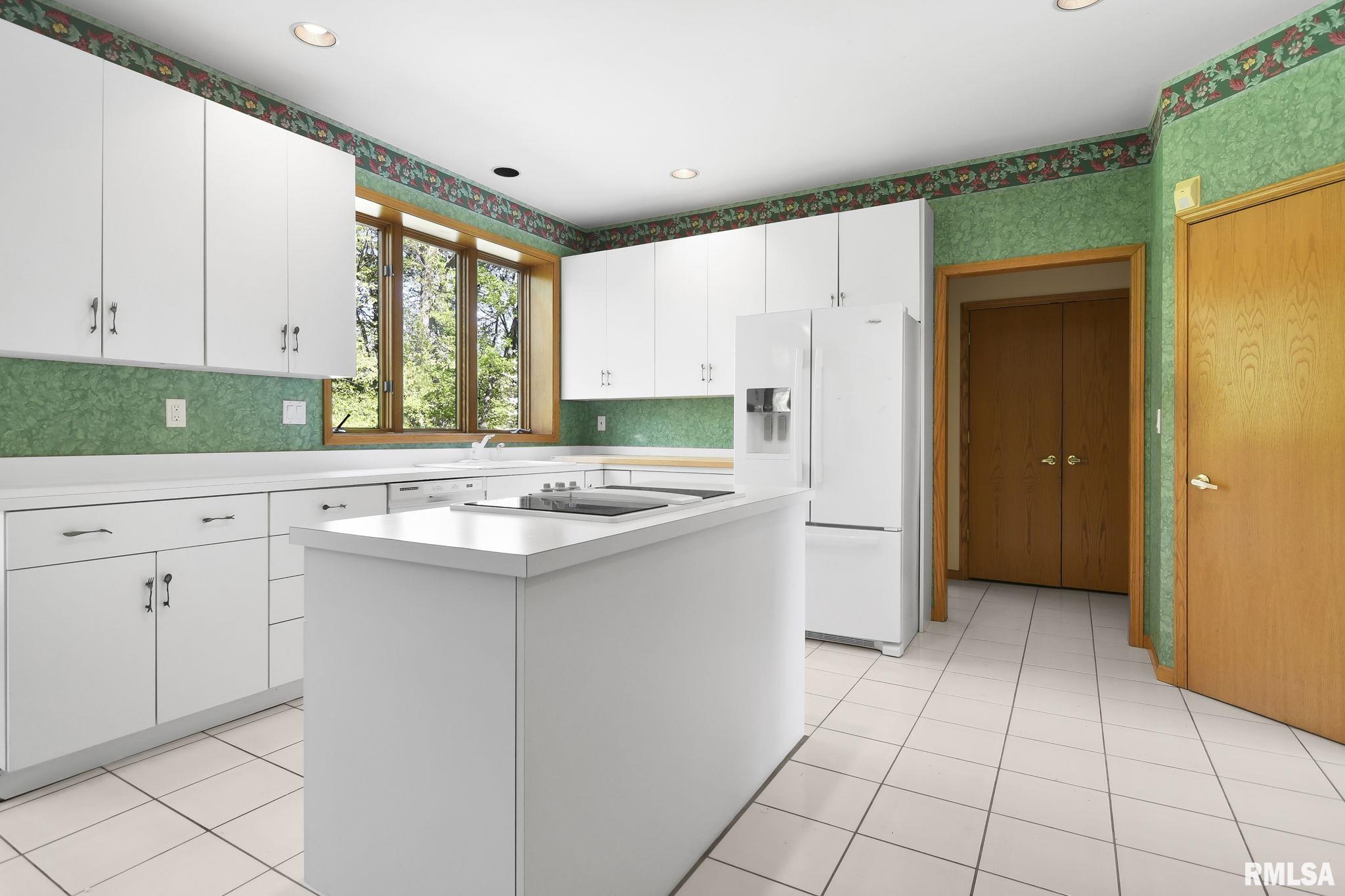 801 FAIRFAX Court