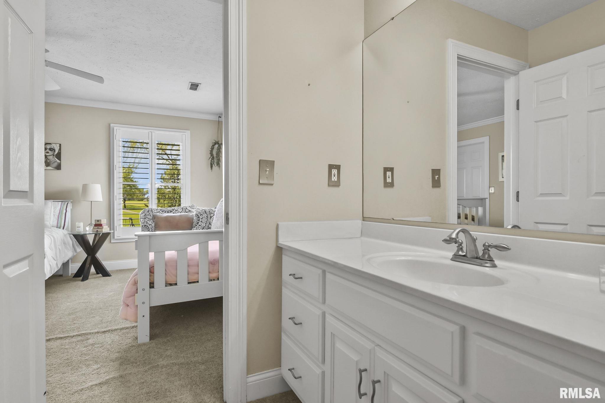 4301 Turtle Bay