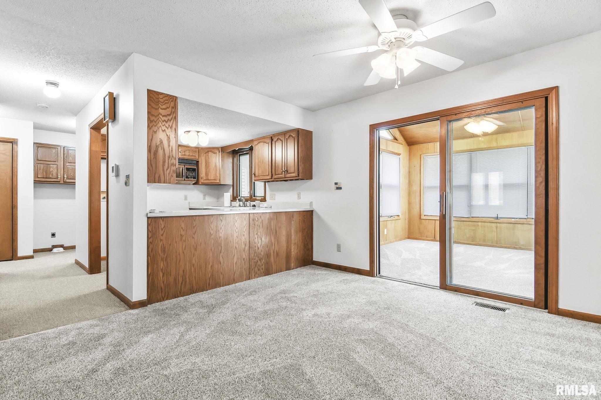 516 N SPRINGFIELD